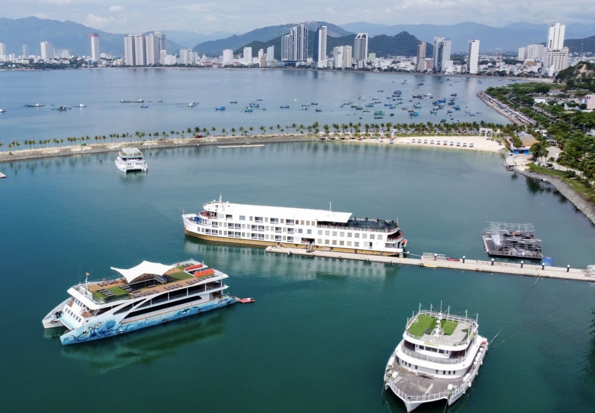 Vietnam's first international-standard marina begins operation - Ảnh 3.