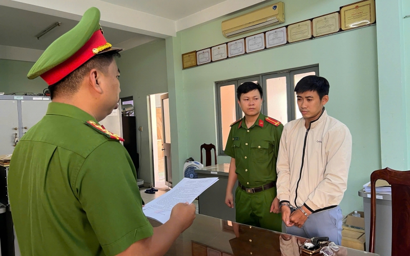 Bắt giam giám đốc chiếm đoạt hơn 2 tỉ đồng của nhiều công ty