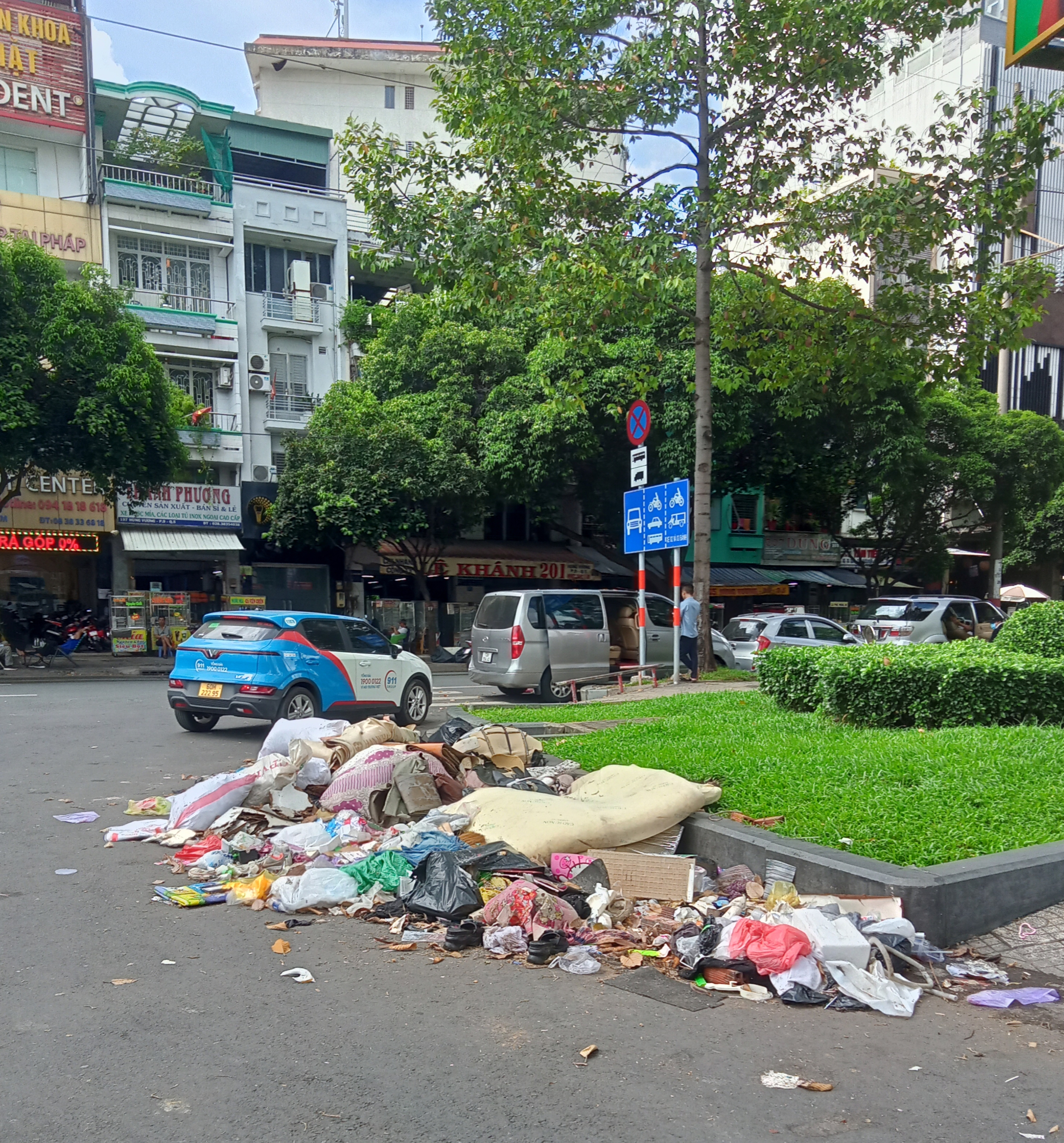 Đổ rác bừa bãi- Ảnh 1.