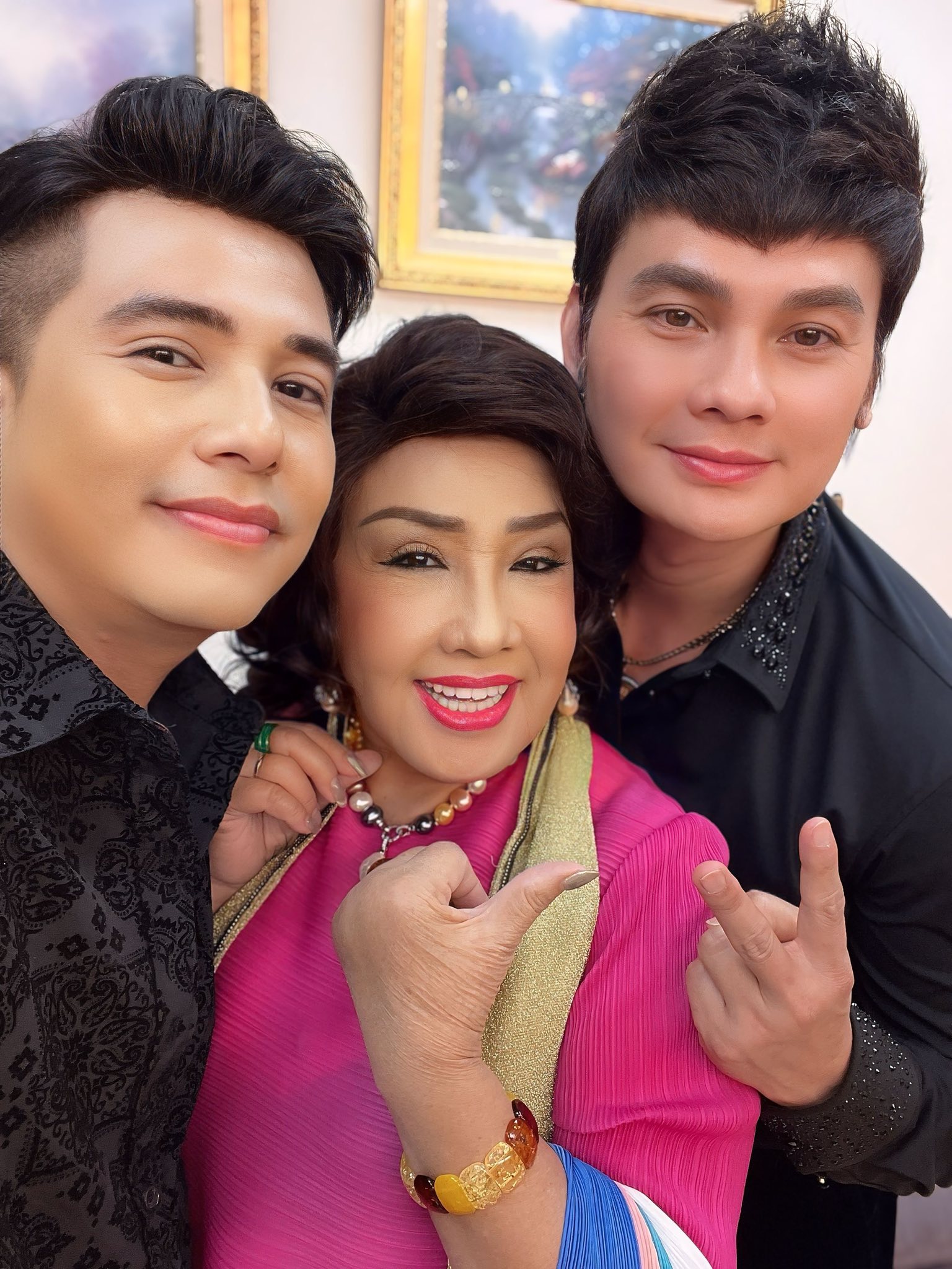 Cuộc hội ngộ đầy nước mắt của Lệ Thủy, Phượng Li&ecirc;n tại Mỹ - Ảnh 3.