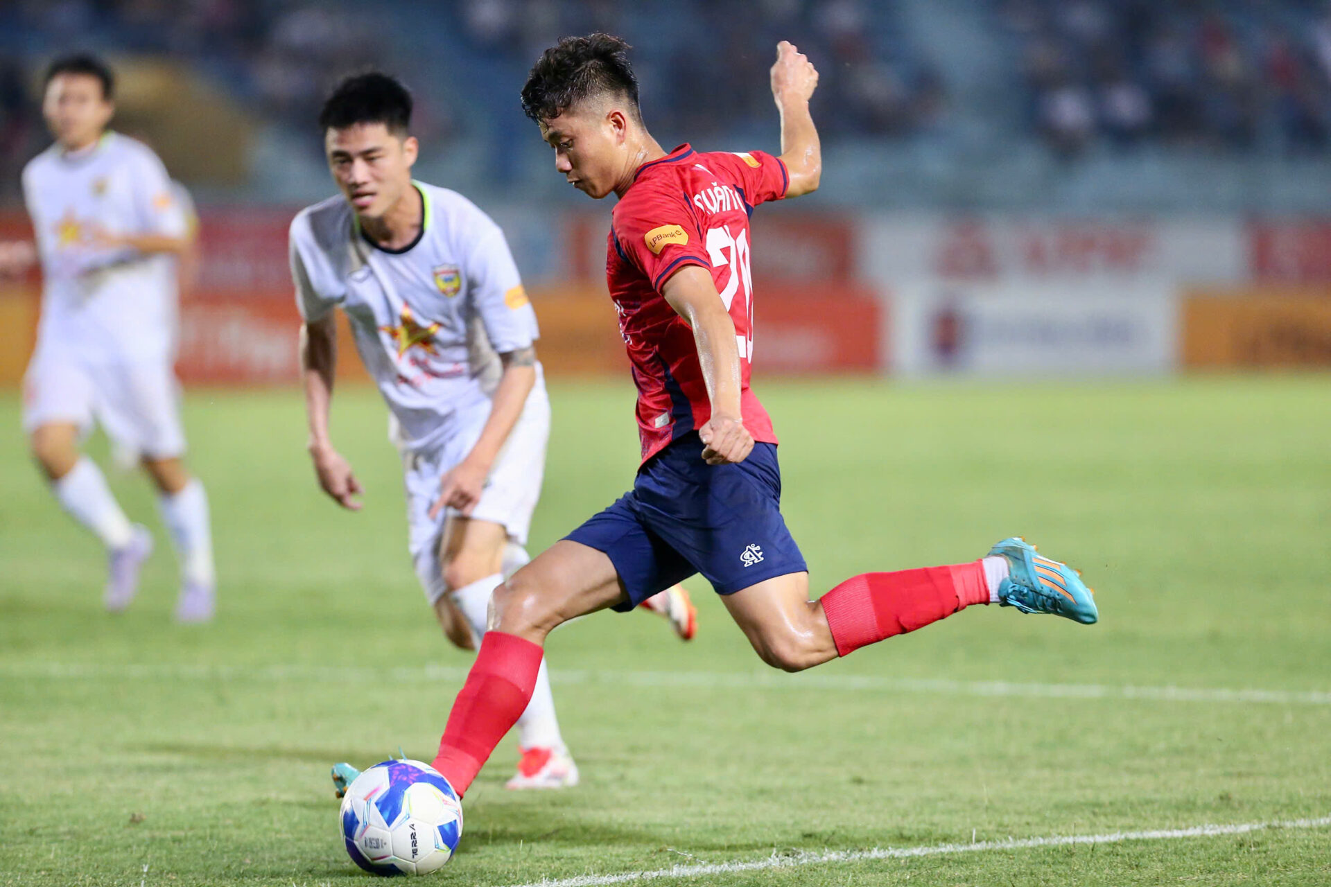 HLV Polking đ&aacute;nh gi&aacute; cao nh&agrave; v&ocirc; địch Thai-League - Ảnh 1.