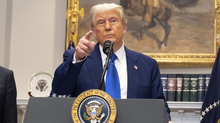 "&Ecirc;m" với Trung Quốc, Tổng thống Donald Trump chĩa mũi d&ugrave;i sang EU- Ảnh 1.