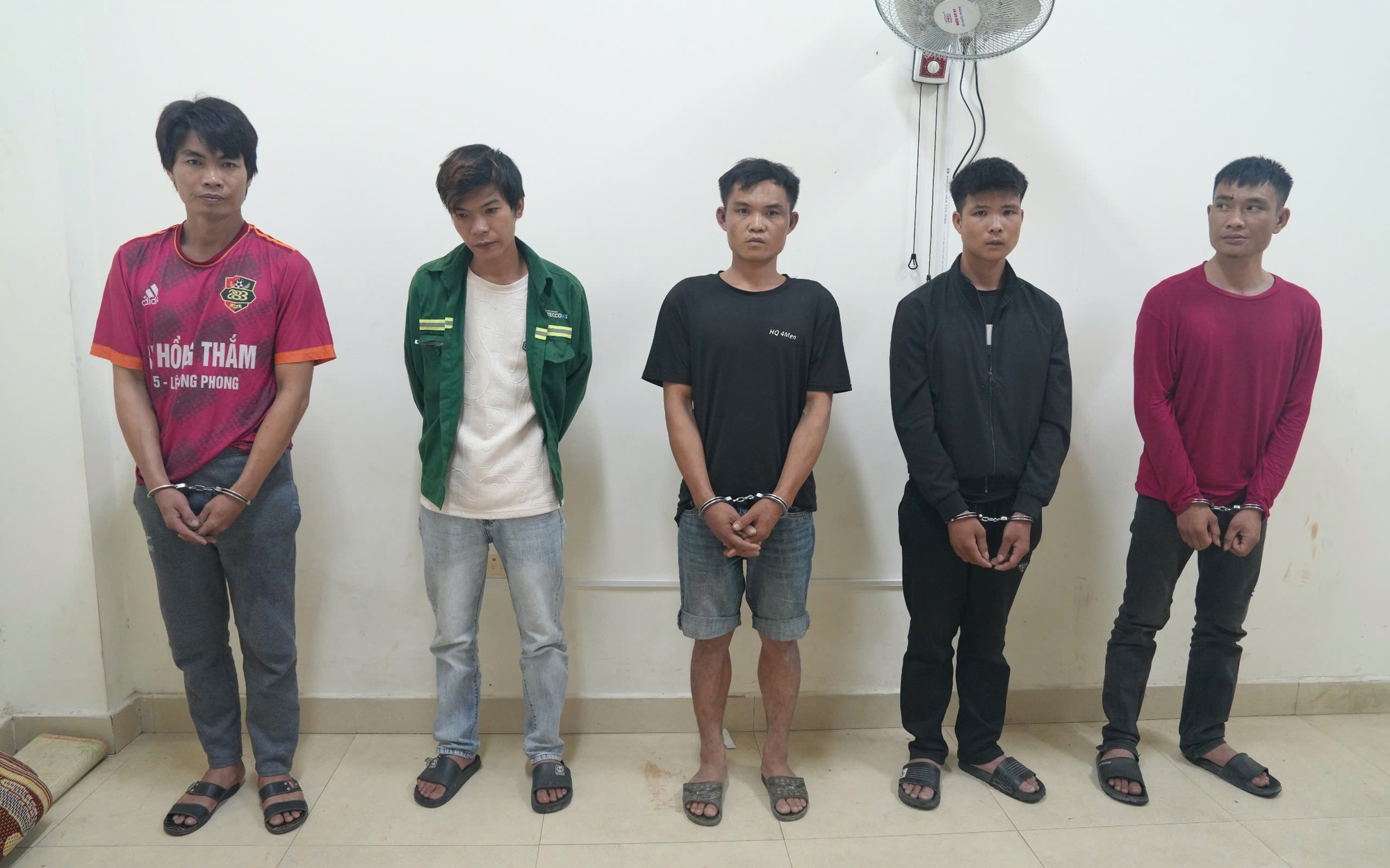 Ba anh em họ gây ra nhiều vụ cướp liều lĩnh trong một ngày