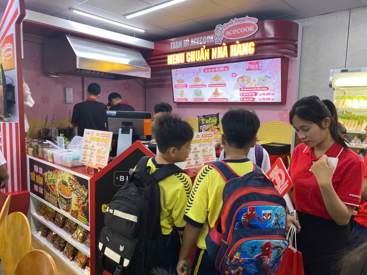Trạm M&igrave; Acecook ra mắt tại cửa h&agrave;ng Ministop với menu chuẩn nh&agrave; h&agrave;ng, tiện lợi mọi l&uacute;c- Ảnh 1.