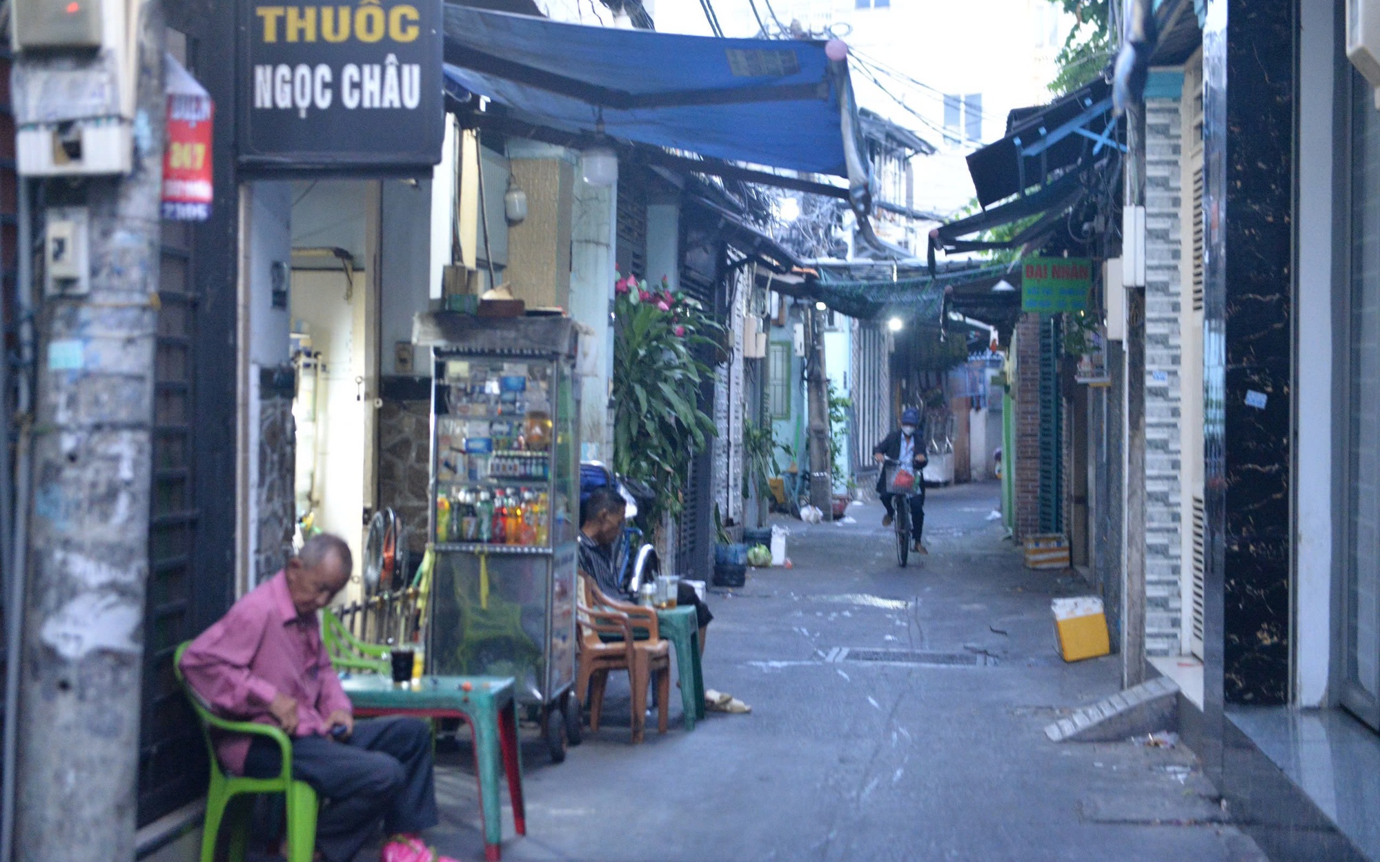 "Ngày mới, không cà phê thì chưa tỉnh!"