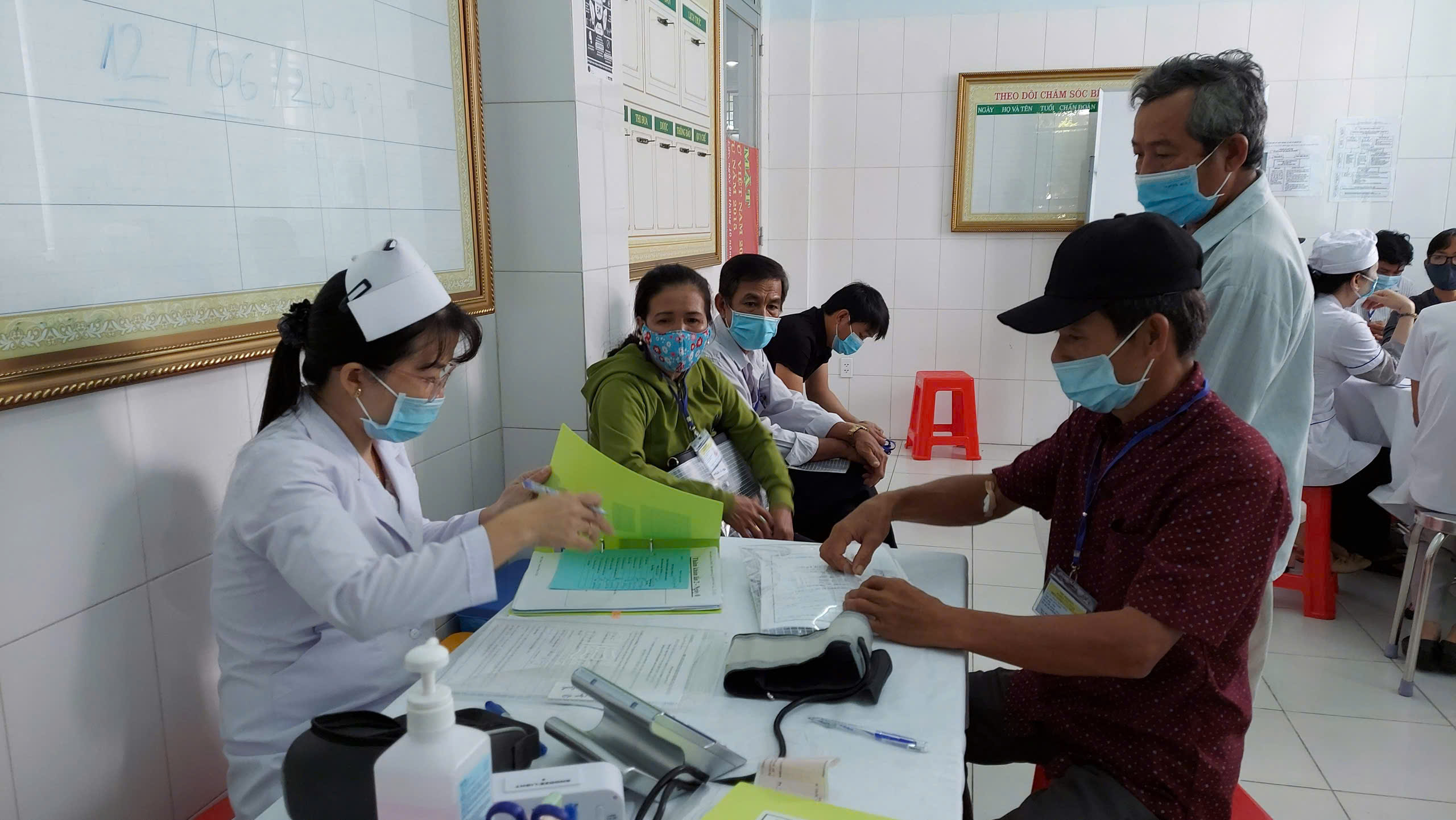 Ông Hồ Nhân và hành trình phát triển vắc-xin Nanocovax- Ảnh 2.