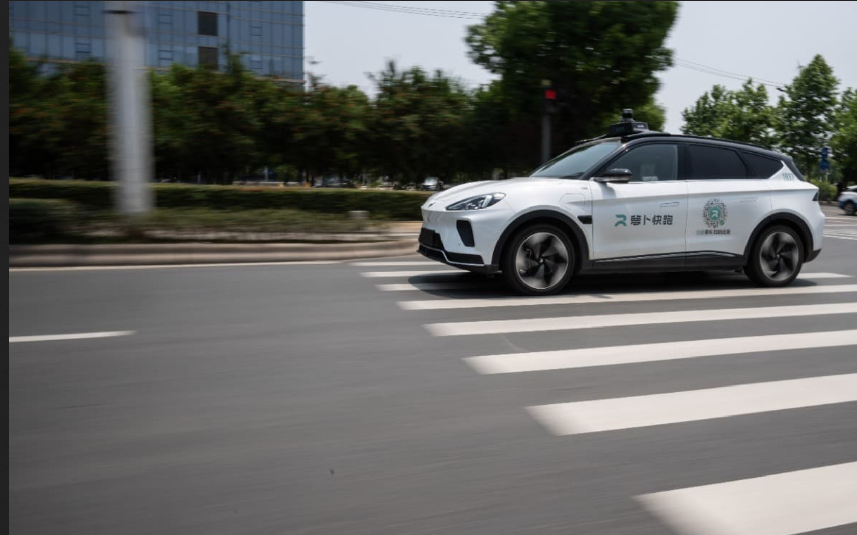 VinFast hợp tác với NVIDIA phát triển taxi tự lái cấp độ 4 tại Đông Nam Á - Ảnh 1.