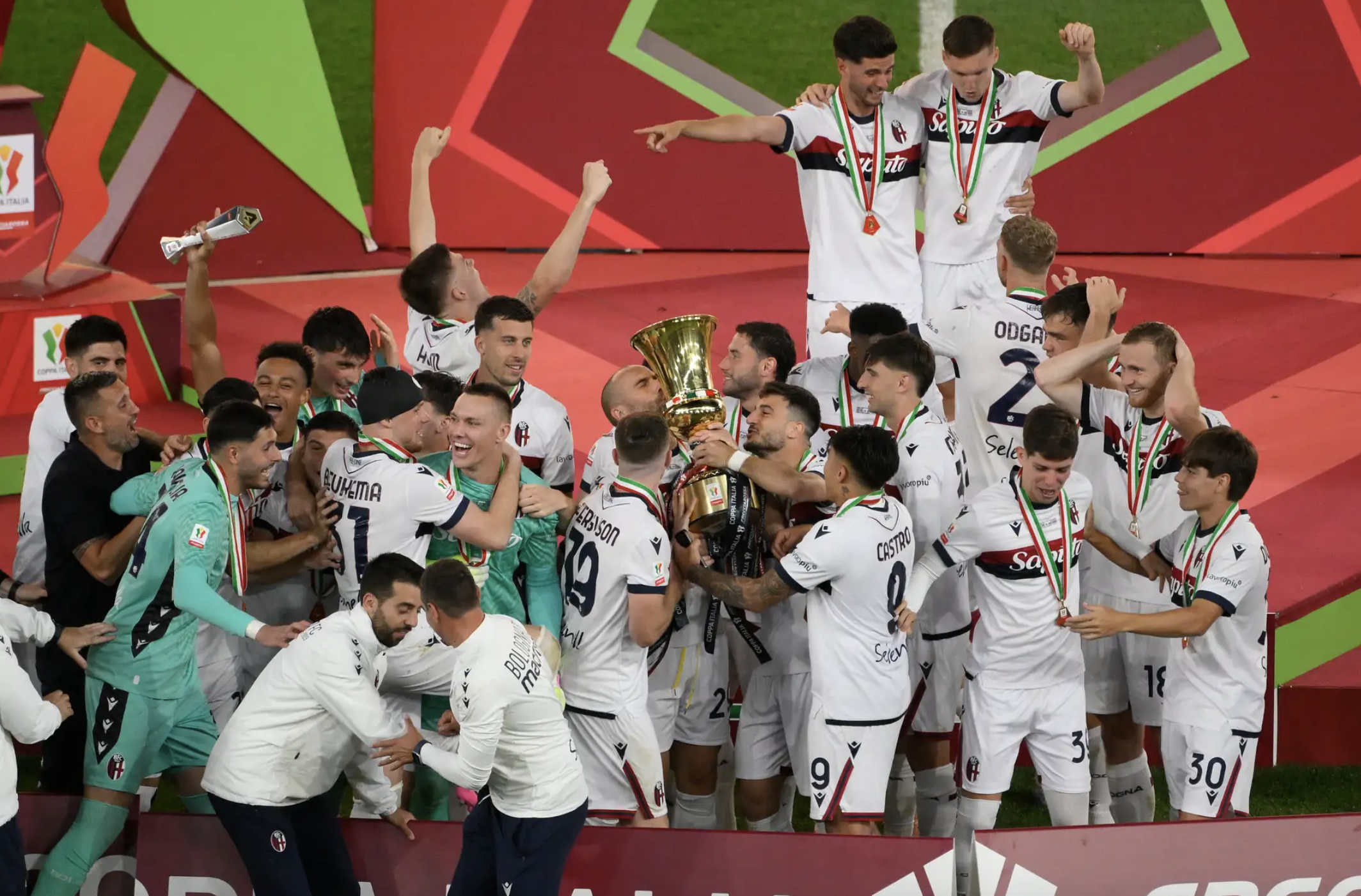 Hạ "&ocirc;ng lớn" AC Milan, Bologna đoạt Coppa Italia sau nửa thế kỷ - Ảnh 5.