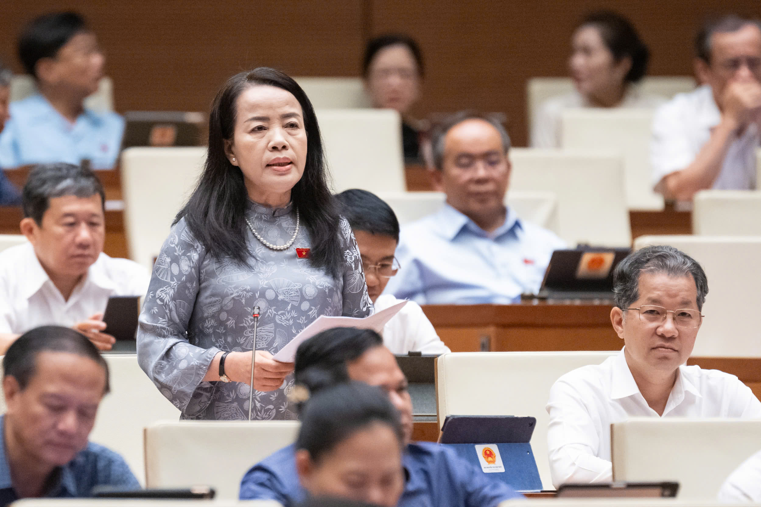 Đại biểu Quốc hội băn khoăn việc bỏ quyền chất vấn Ch&aacute;nh &aacute;n, Viện trưởng của đại biểu HĐND- Ảnh 1.