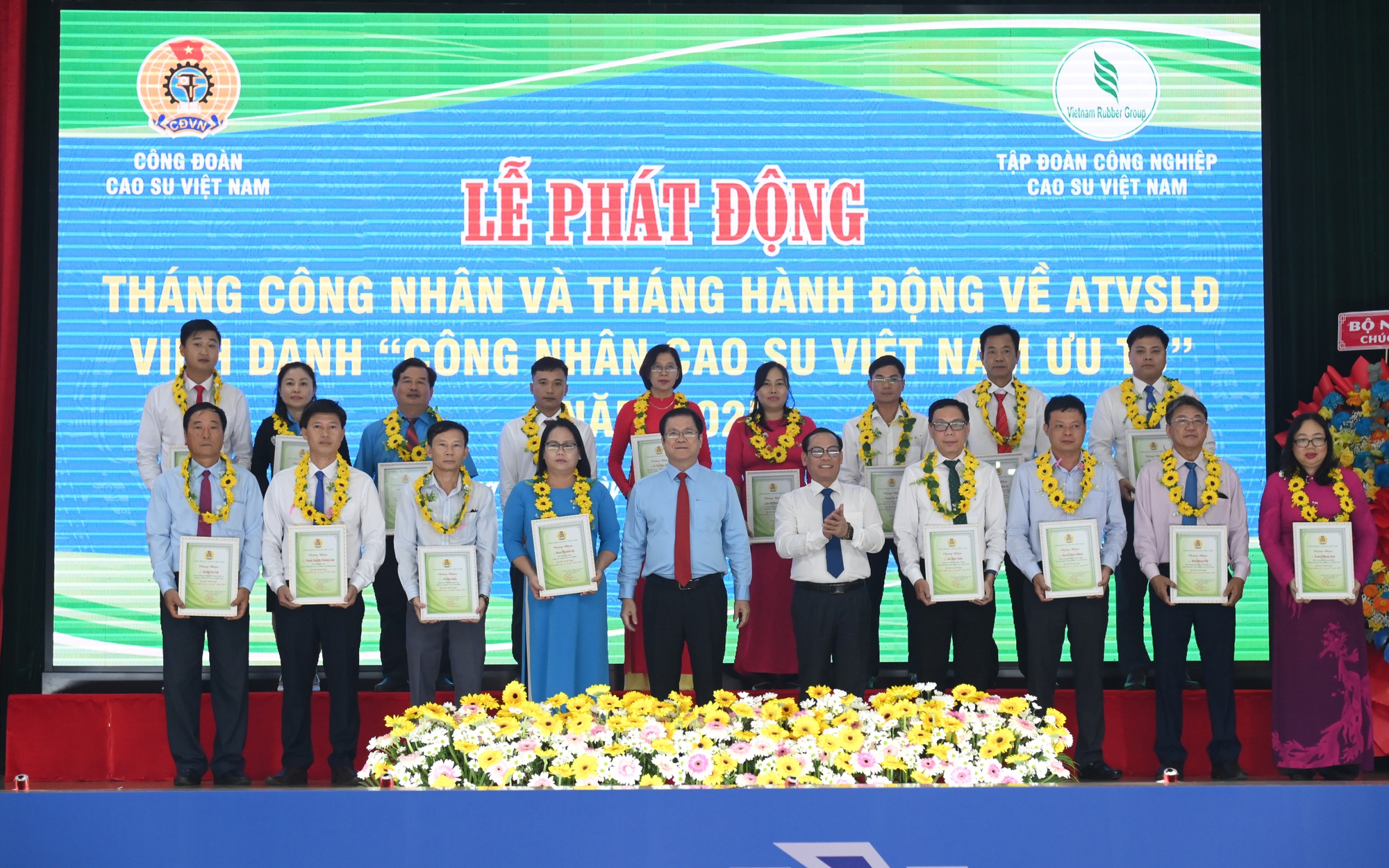 Hàng tỉ đồng chăm lo nhà ở, thiết chế văn hóa cho công nhân