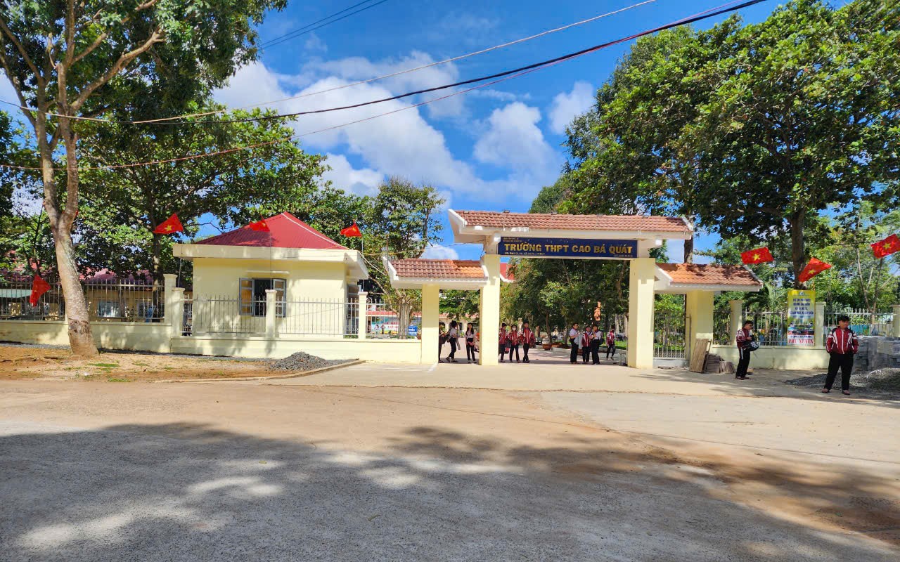 Vụ nhiều học sinh lớp 12 "tự nguyện" xin nghỉ học: 3 em đã được đi học lại