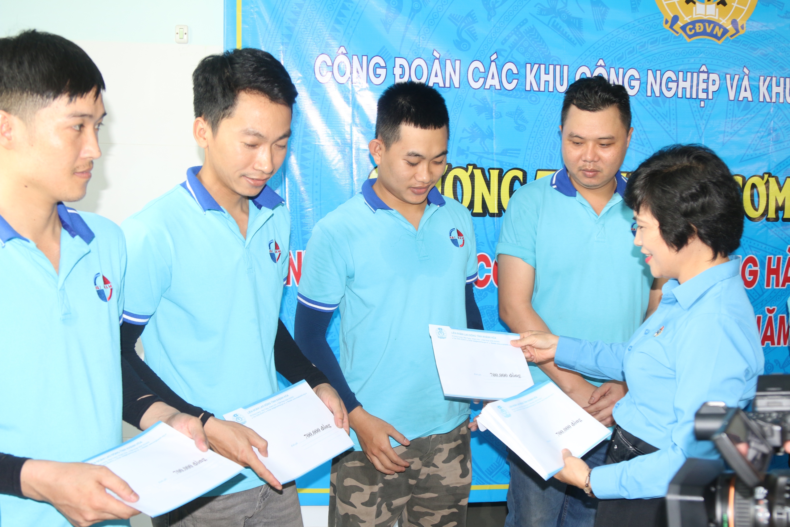 Ấm áp "Bữa cơm Công đoàn" cùng người lao động- Ảnh 1.