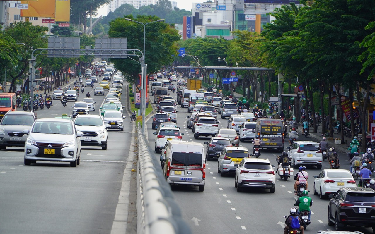 Cục Môi trường chính thức lên tiếng về quy định khí thải với ô tô tại Hà Nội và TP HCM