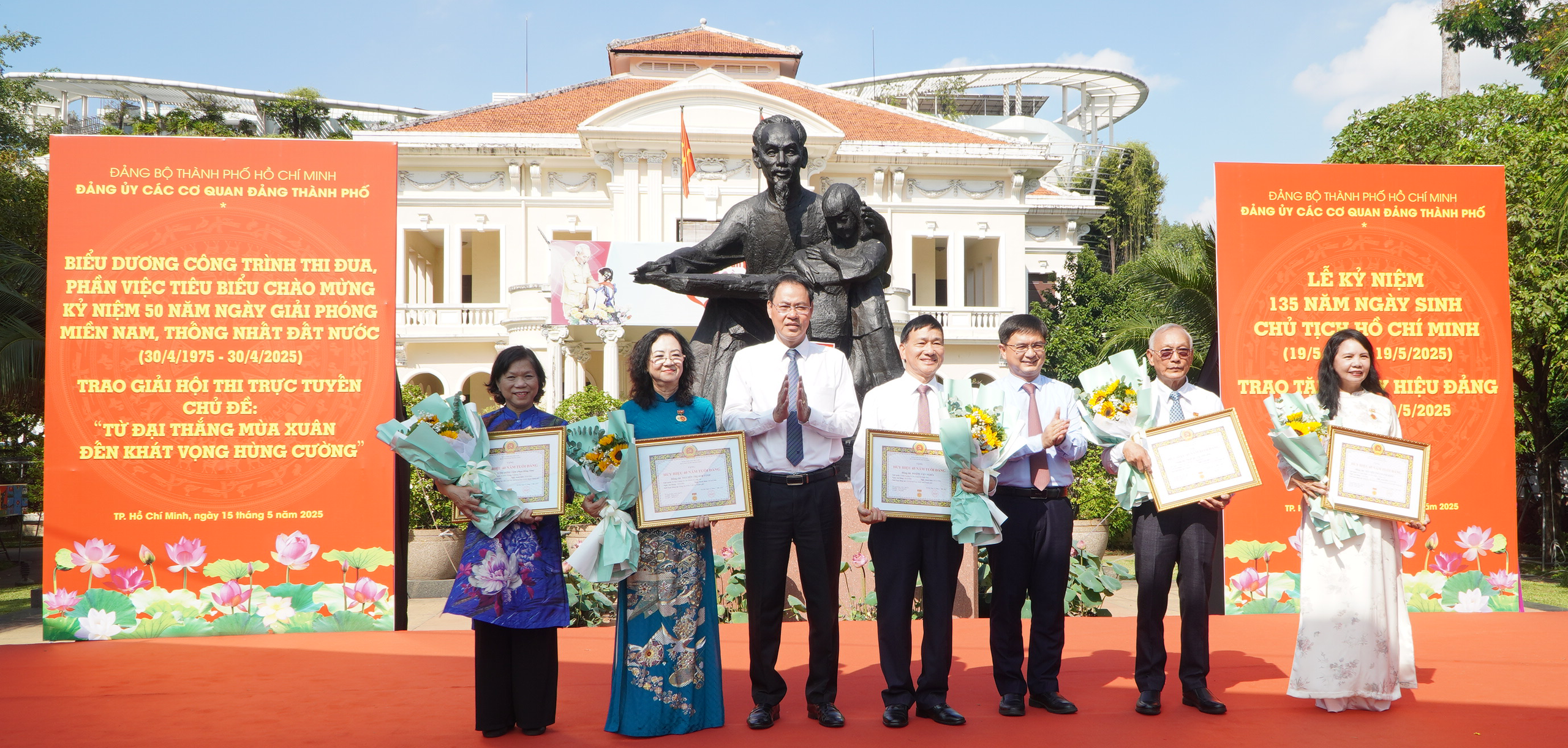 Đảng ủy các cơ quan Đảng TP HCM trao Huy hiệu Đảng và khen thưởng công trình thi đua tiêu biểu - Ảnh 3.