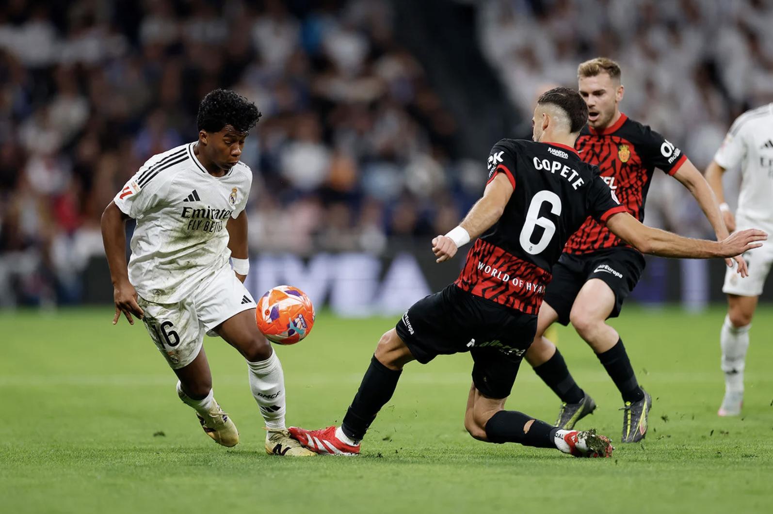 Sao trẻ lập c&ocirc;ng, Real Madrid n&iacute;u giữ hy vọng đua tranh La Liga - Ảnh 3.