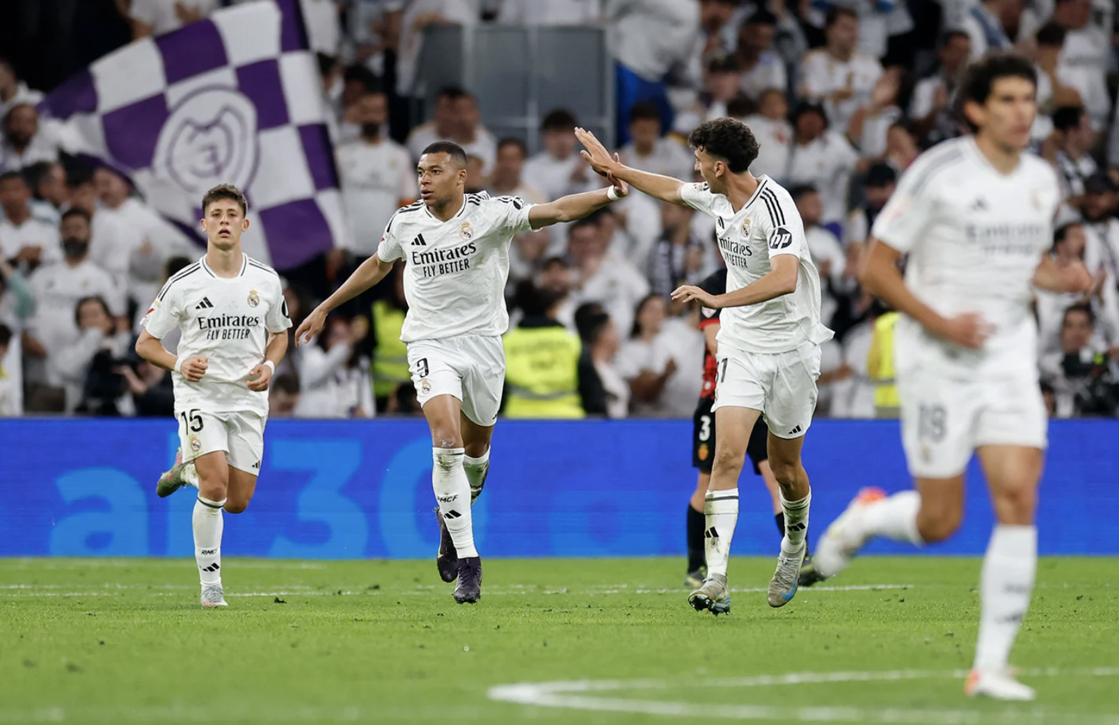 Sao trẻ lập c&ocirc;ng, Real Madrid n&iacute;u giữ hy vọng đua tranh La Liga - Ảnh 4.