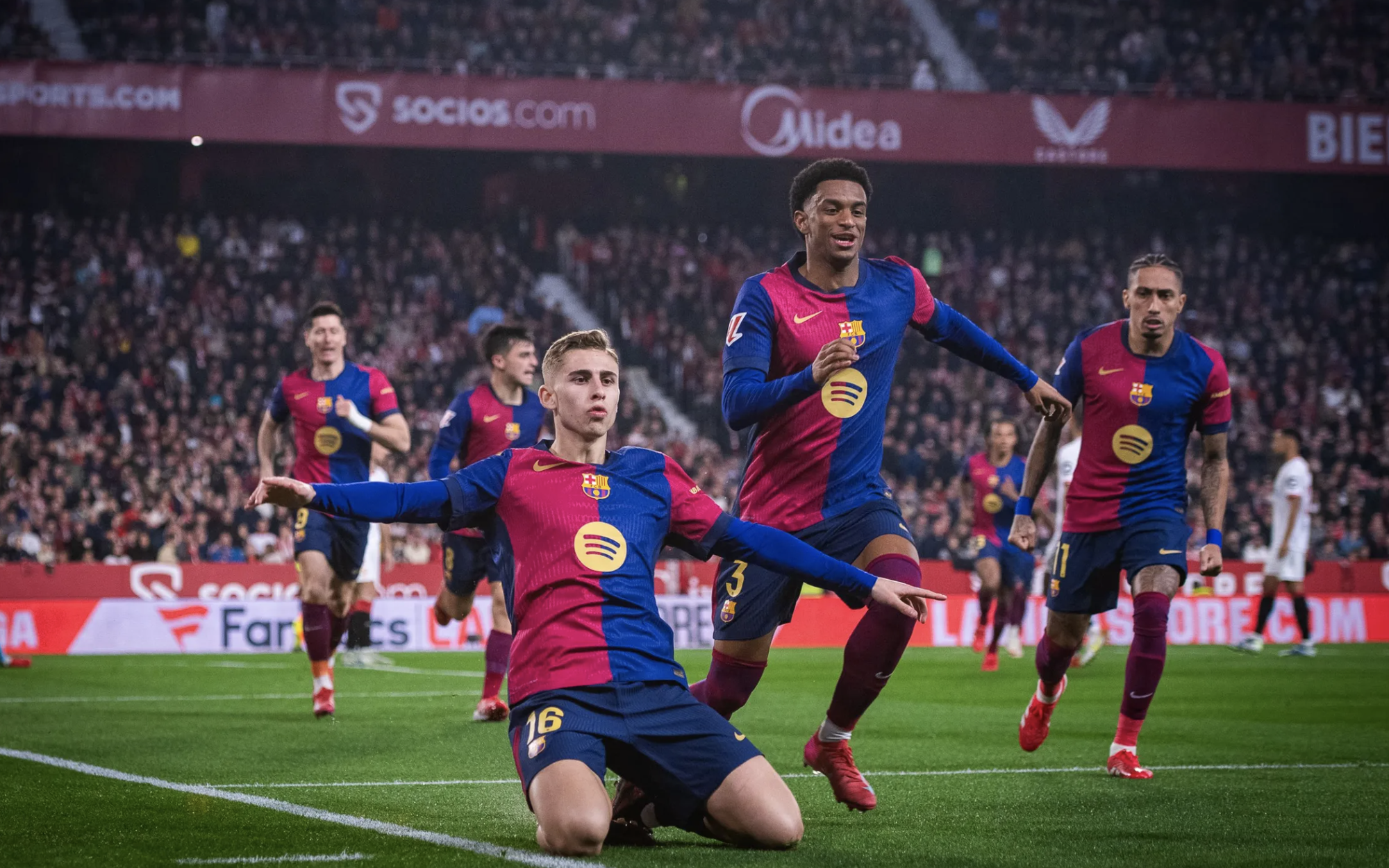 Lamine Yamal lập siêu phẩm, Barcelona vô địch sớm La Liga