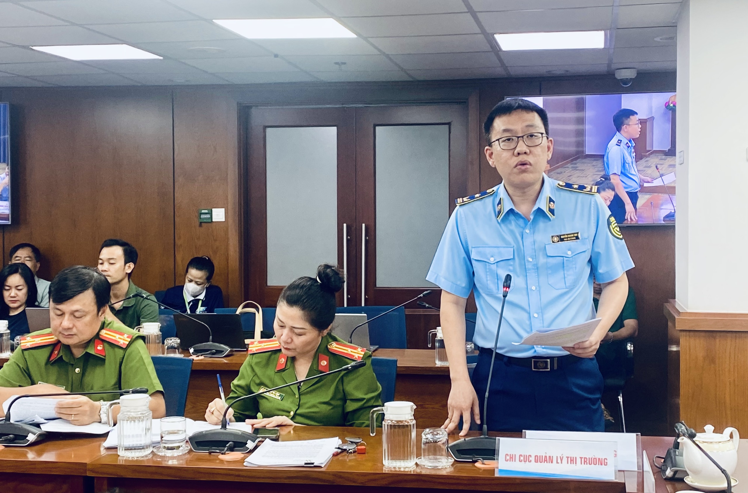 Mua h&agrave;ng online: Coi chừng "tiền mất, tật mang" v&igrave; thiếu kiểm chứng - Ảnh 1.