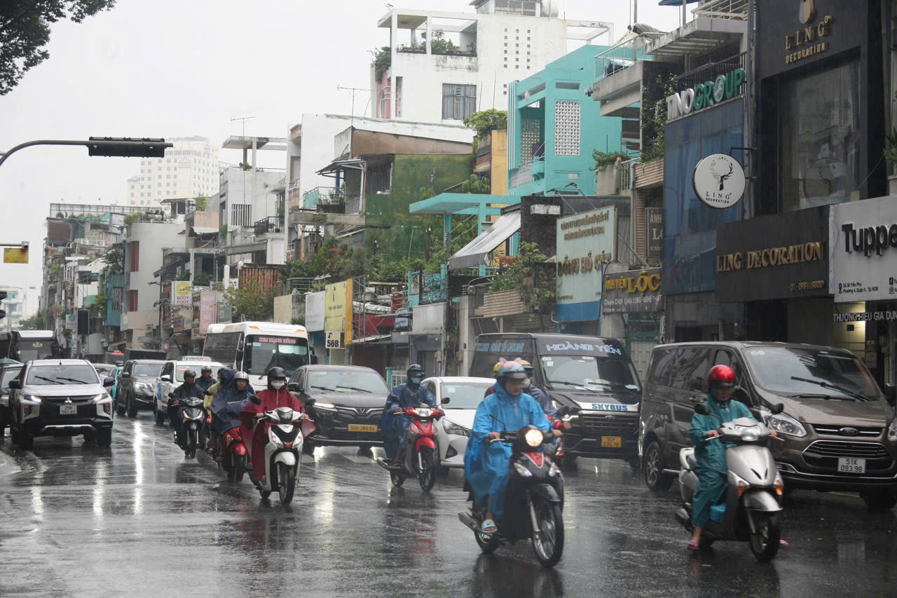 Thời tiết TP HCM hôm nay, 15-5: Lưu ý đặc biệt khi về chiều - Ảnh 1.