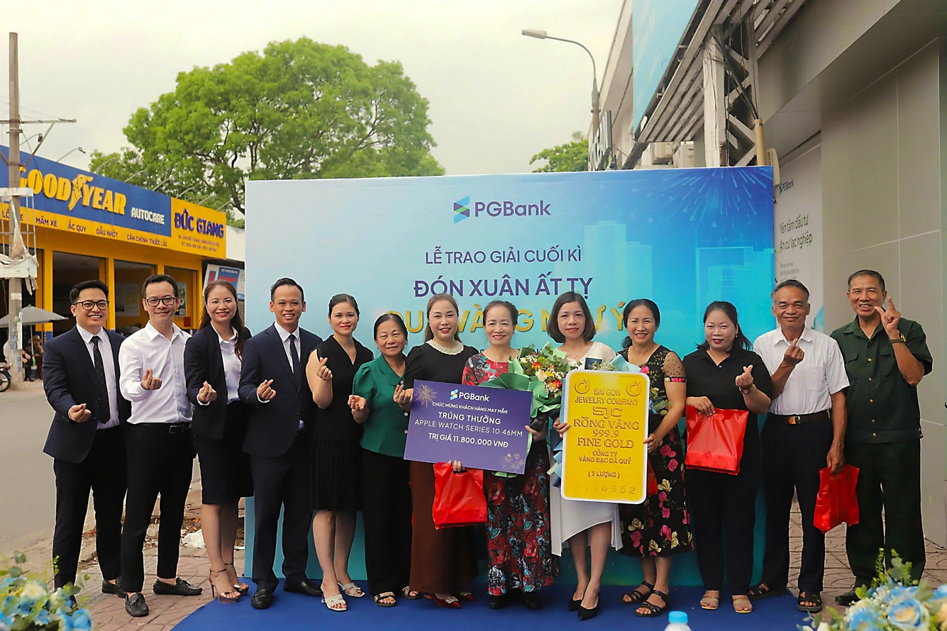 Gần 5 tỉ đồng qu&agrave; tặng trao kh&aacute;ch h&agrave;ng PGBank trong chương tr&igrave;nh ưu đ&atilde;i tiền gửi- Ảnh 1.