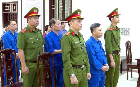 4 luật sư vắng mặt, cựu đại biểu Quốc hội Lê Thanh Vân đề nghị hoãn tòa phúc thẩm