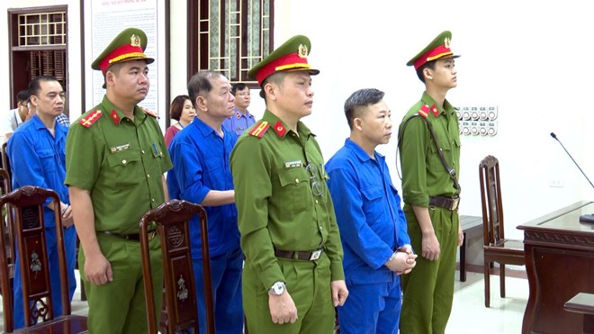 Bốn luật sư vắng mặt, cựu đại biểu Quốc hội L&ecirc; Thanh V&acirc;n xin ho&atilde;n phi&ecirc;n t&ograve;a - Ảnh 1.