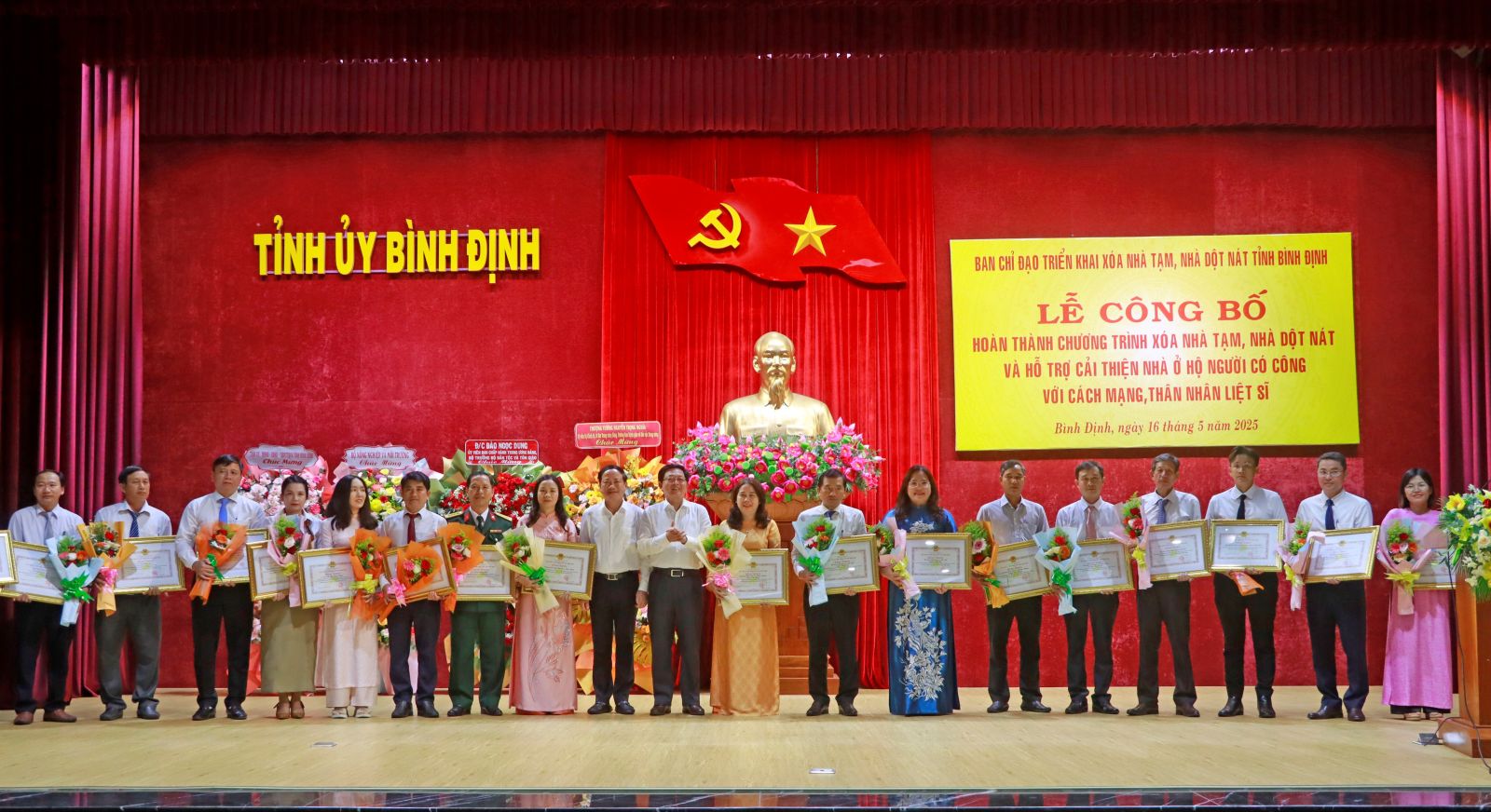 Bình Định công bố hoàn thành sớm mục tiêu xóa nhà tạm, nhà dột nát- Ảnh 1.