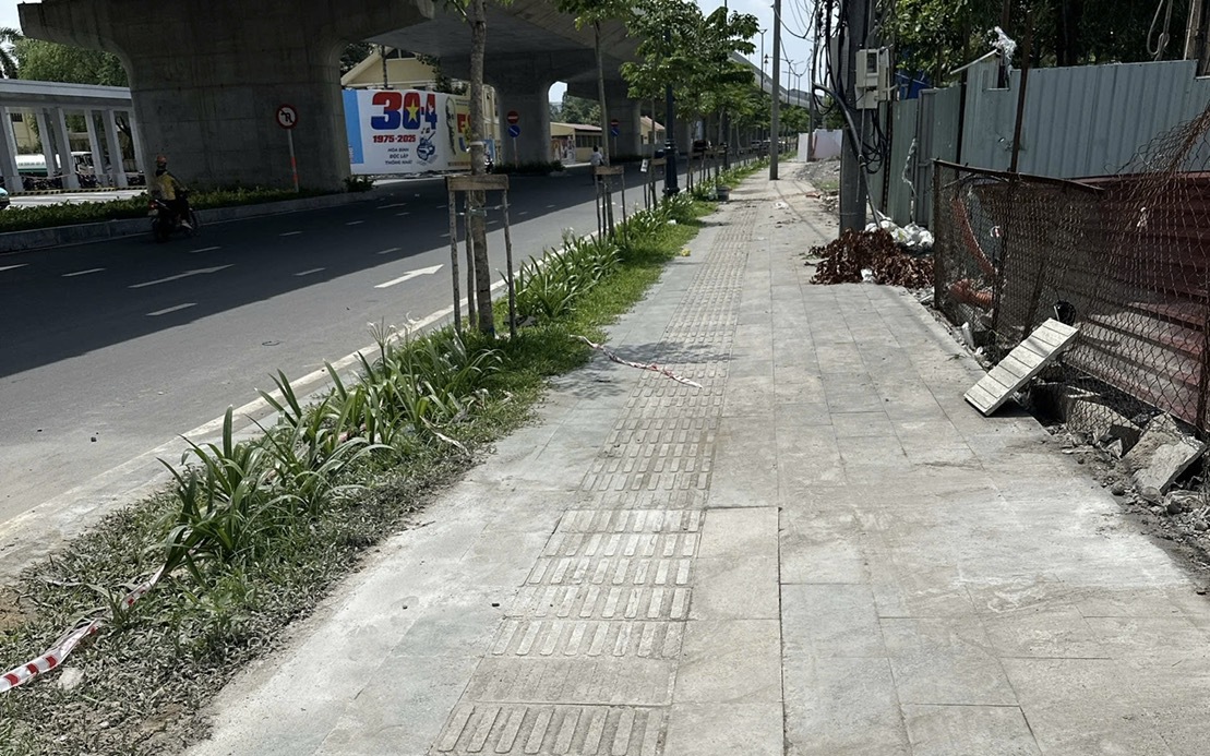 Đã khắc phục xong vỉa hè sụt lún trên đường dẫn vào Nhà ga T3