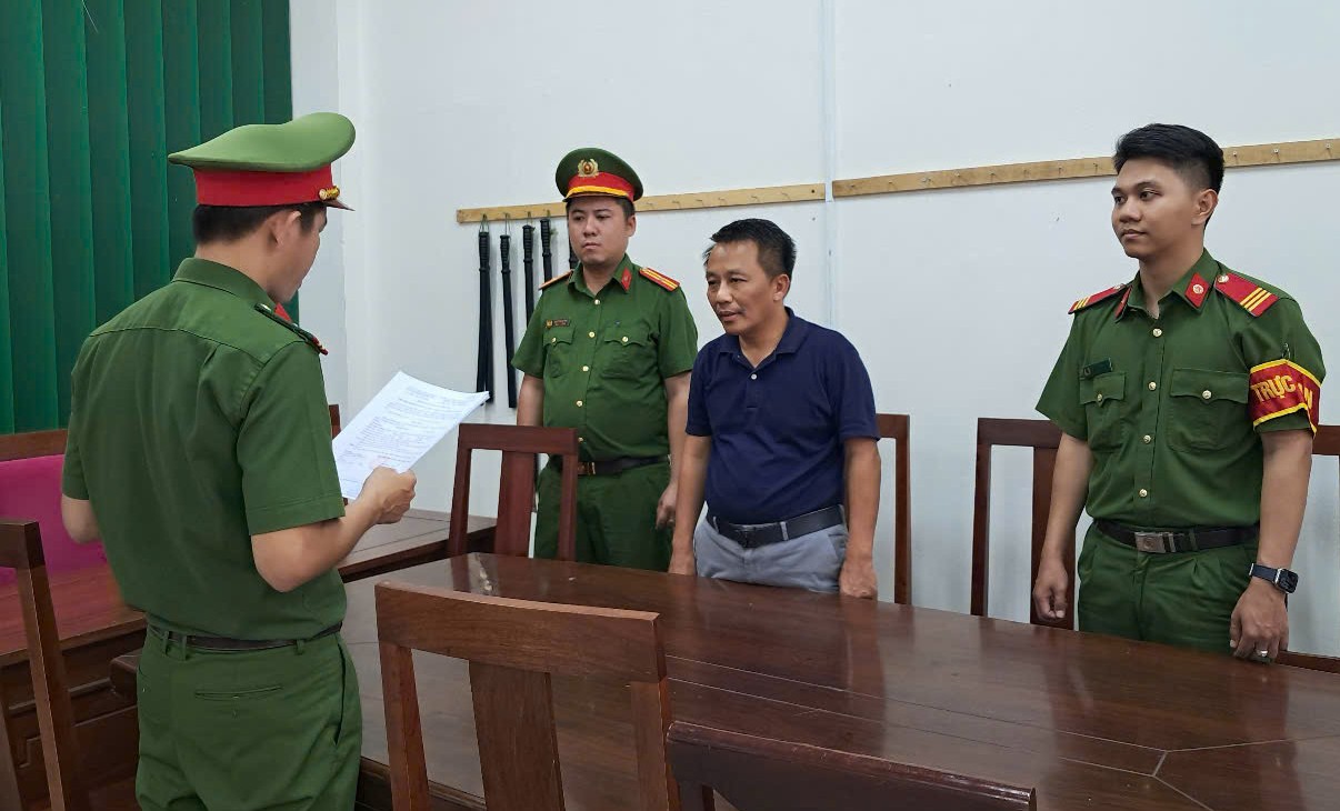 M&agrave;n ng&atilde; gi&aacute; triệu USD của đối tượng lừa đảo chạy &aacute;n - Ảnh 1.