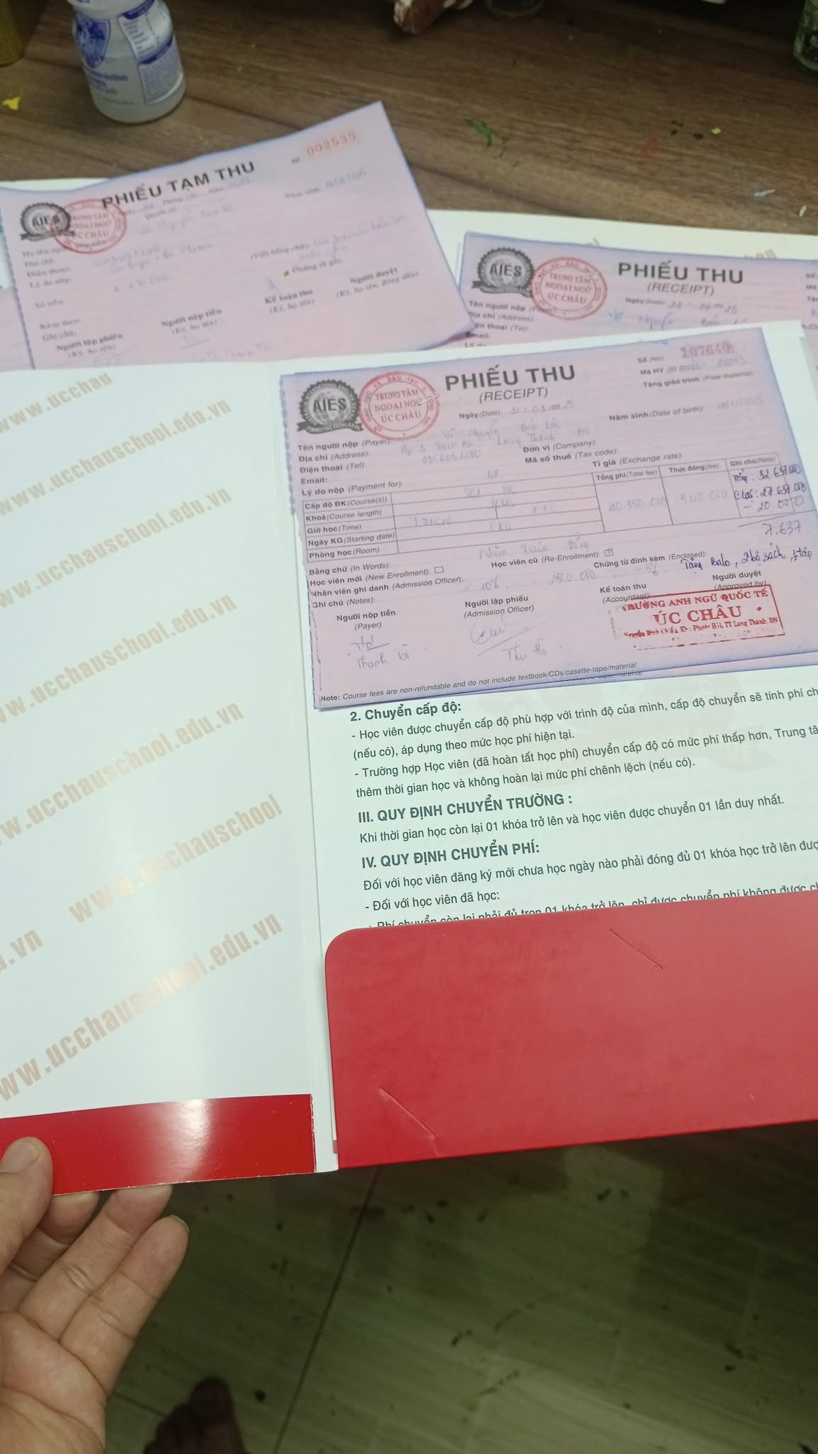TP HCM: Phụ huynh lại điêu đứng vì trung tâm tiếng Anh đột ngột đóng cửa - Ảnh 3.