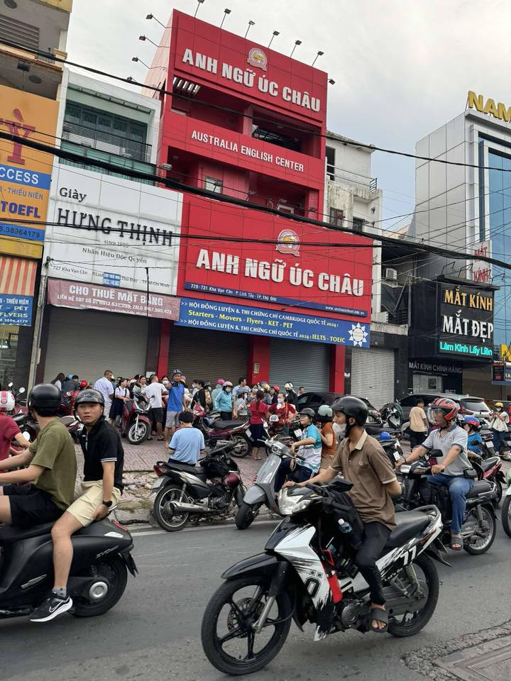 TP HCM: Phụ huynh lại điêu đứng vì trung tâm tiếng Anh đột ngột đóng cửa - Ảnh 1.