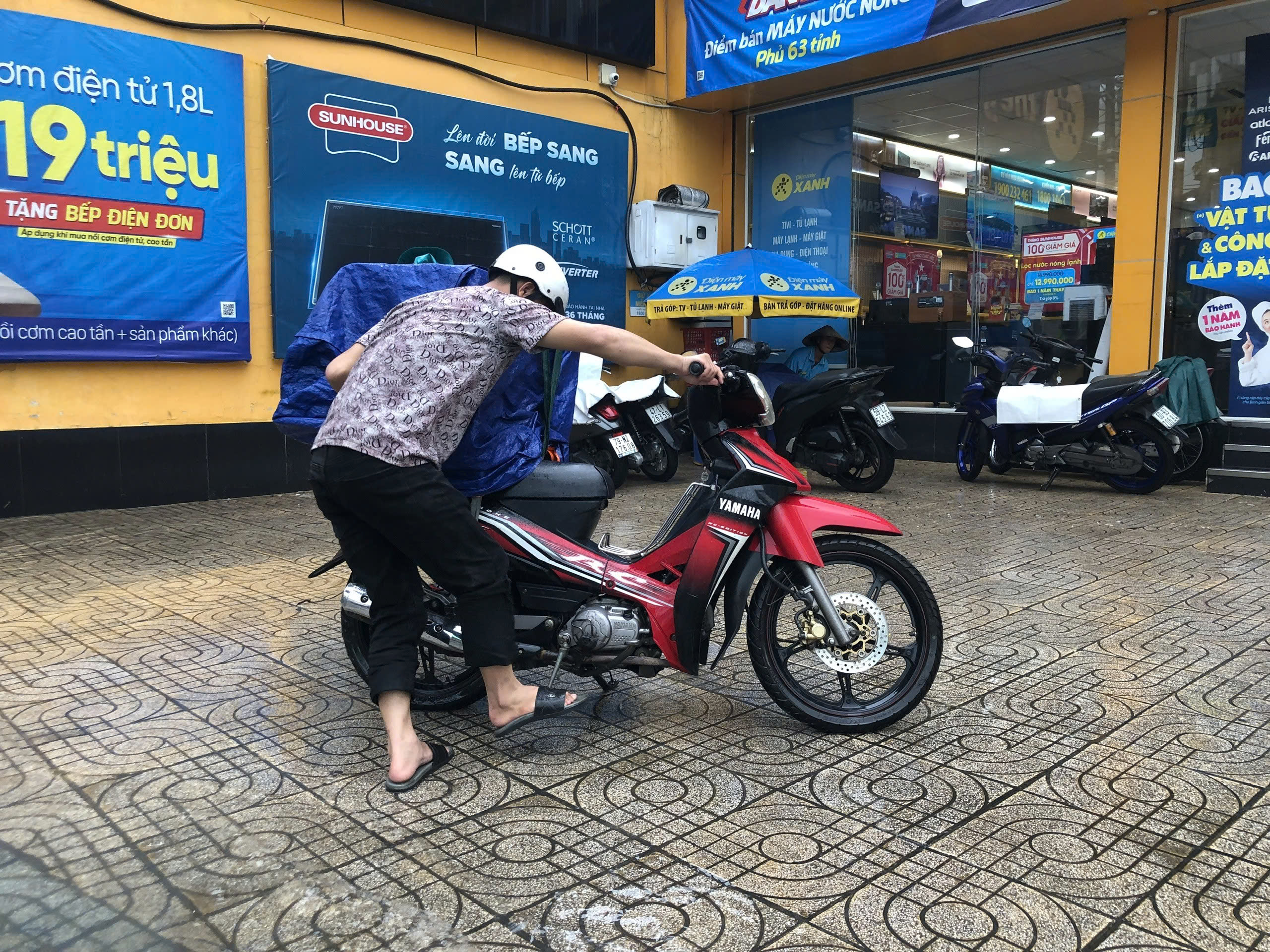 Cận cảnh những lần "rốn ngập" L&ecirc; Đức Thọ, Nguyễn Văn Khối g&acirc;y khiếp đảm cho người đi đường - Ảnh 16.