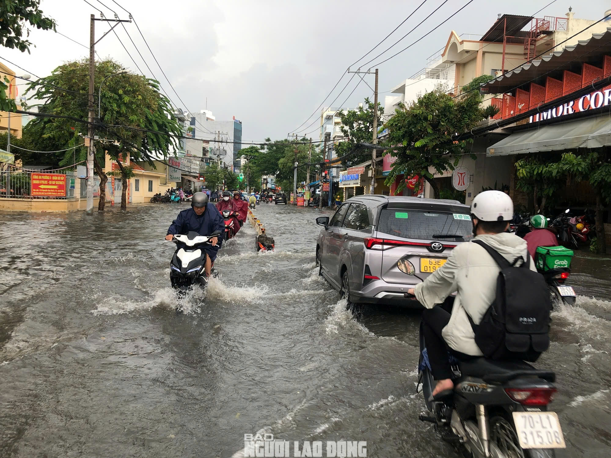 Cận cảnh những lần "rốn ngập" L&ecirc; Đức Thọ, Nguyễn Văn Khối g&acirc;y khiếp đảm cho người đi đường - Ảnh 3.