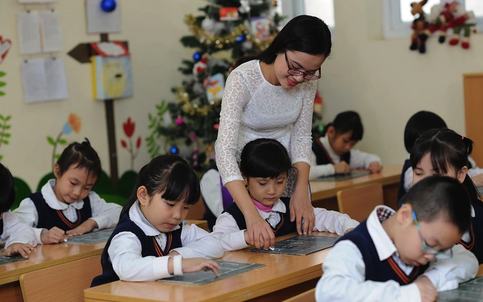 Quy định mới về chế độ trả lương dạy thêm của giáo viên