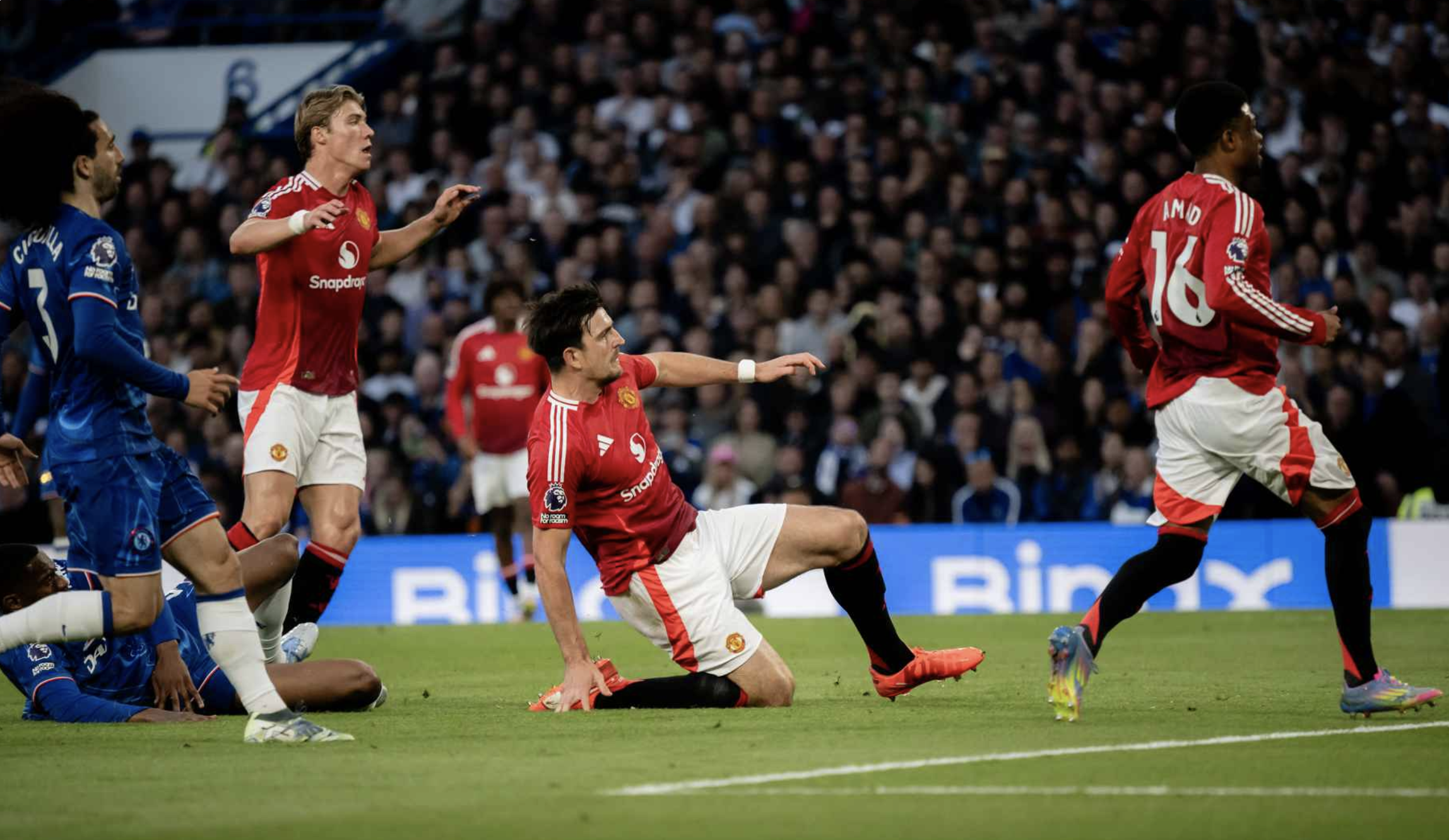 Man United thất thủ tại Stamford Bridge, Tottenham trắng tay trước Aston Villa- Ảnh 1.