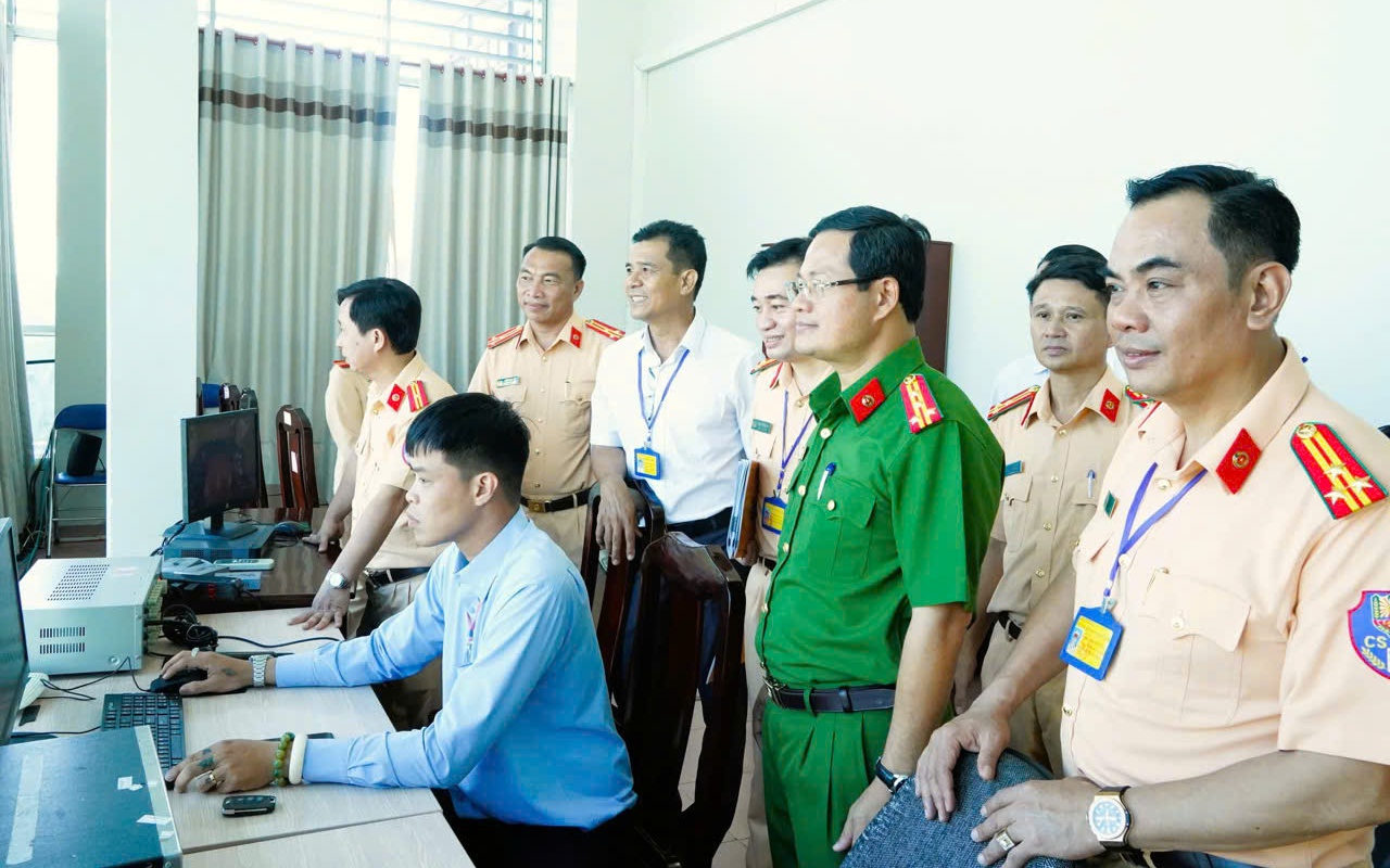 Hình ảnh Công an Đồng Nai lần đầu tổ chức kỳ thi sát hạch  lái ô tô