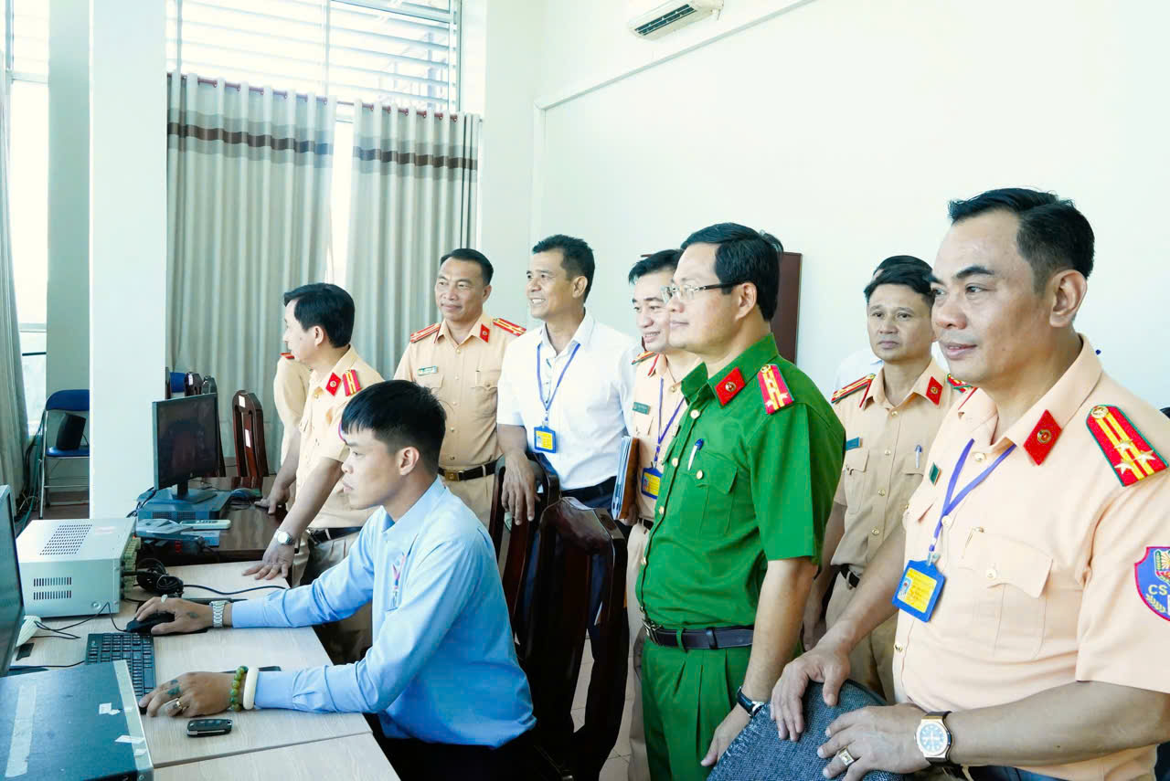 Hình ảnh Công an Đồng Nai lần đầu tổ chức kỳ thi sát hạch lái ô tô- Ảnh 13.