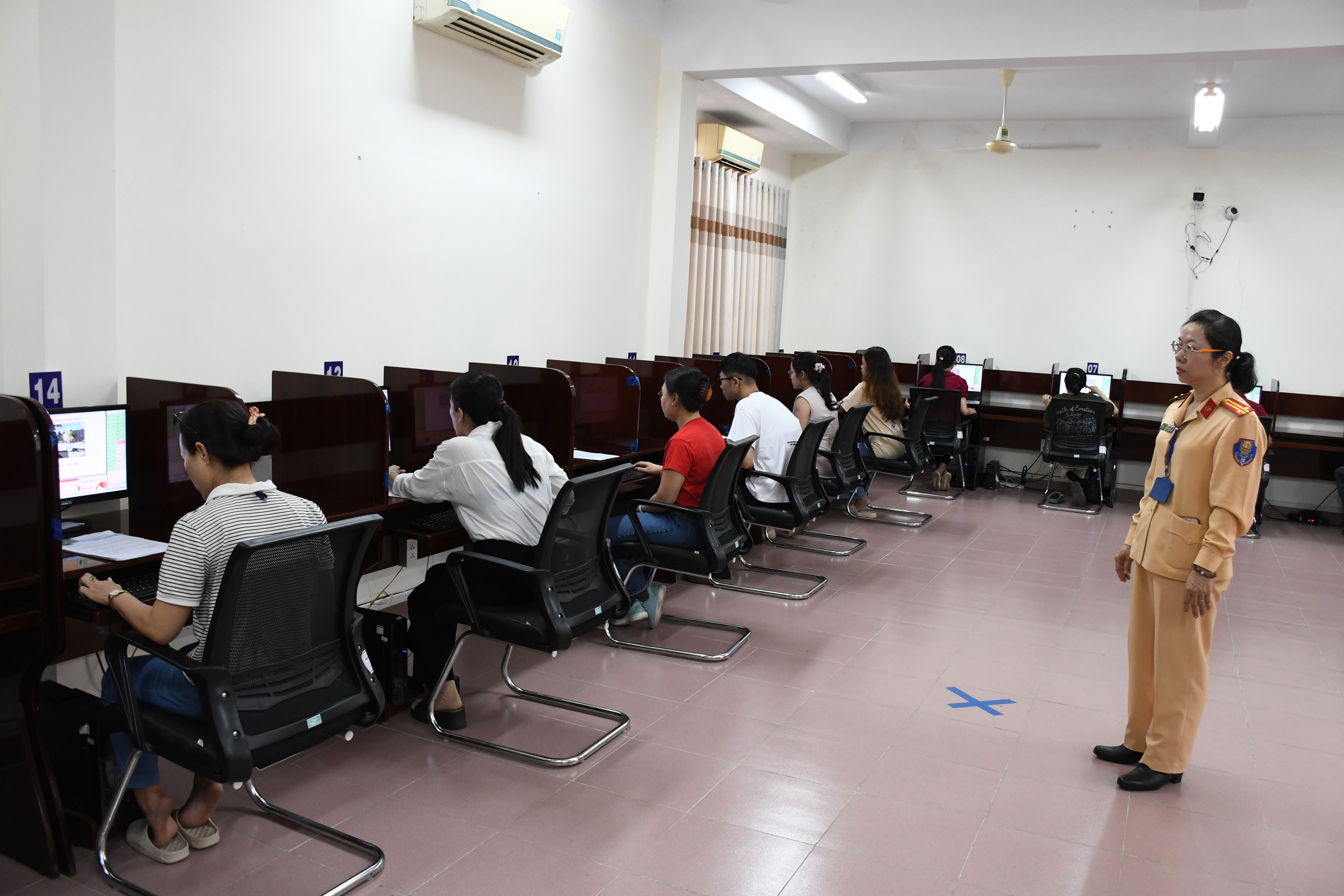Hình ảnh Công an Đồng Nai lần đầu tổ chức kỳ thi sát hạch lái ô tô- Ảnh 7.