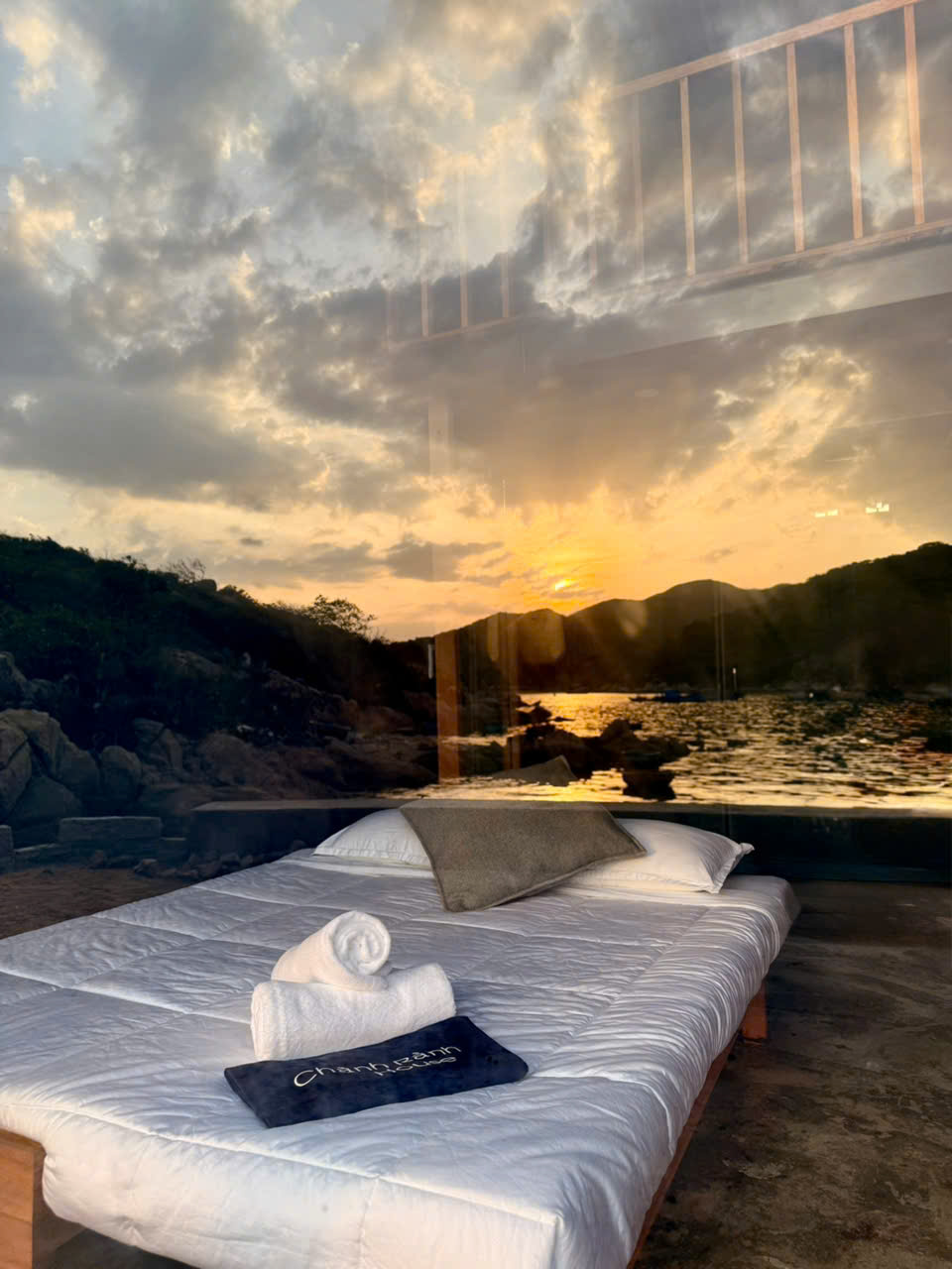 Rock Bay Echo Retreat: Không gian "sống chậm" lý tưởng- Ảnh 1.