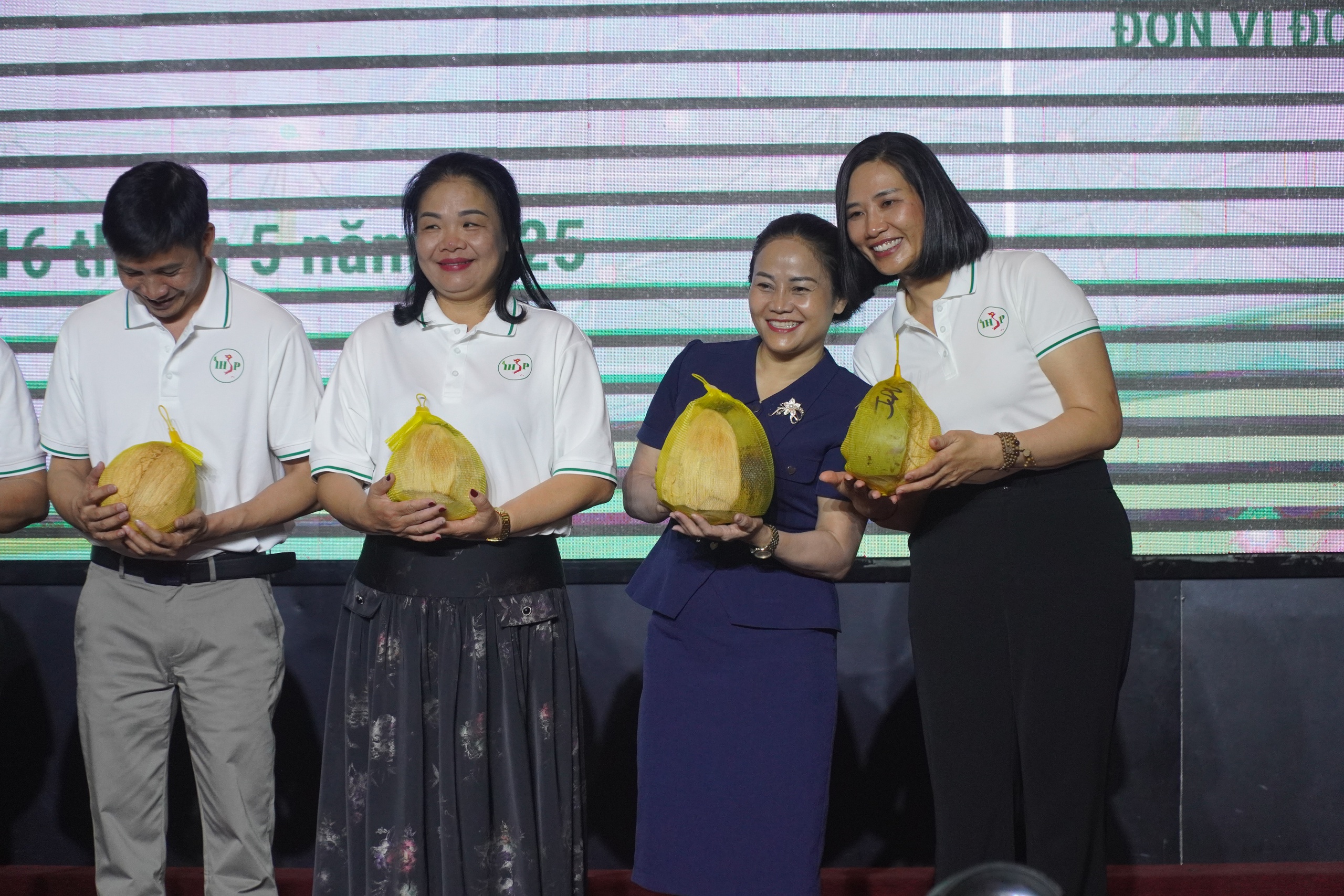 M&oacute;n qu&agrave; đ&aacute;ng y&ecirc;u trong ng&agrave;y ra mắt CLB c&aacute;c Trường Thực h&agrave;nh Sư phạm - Ảnh 1.