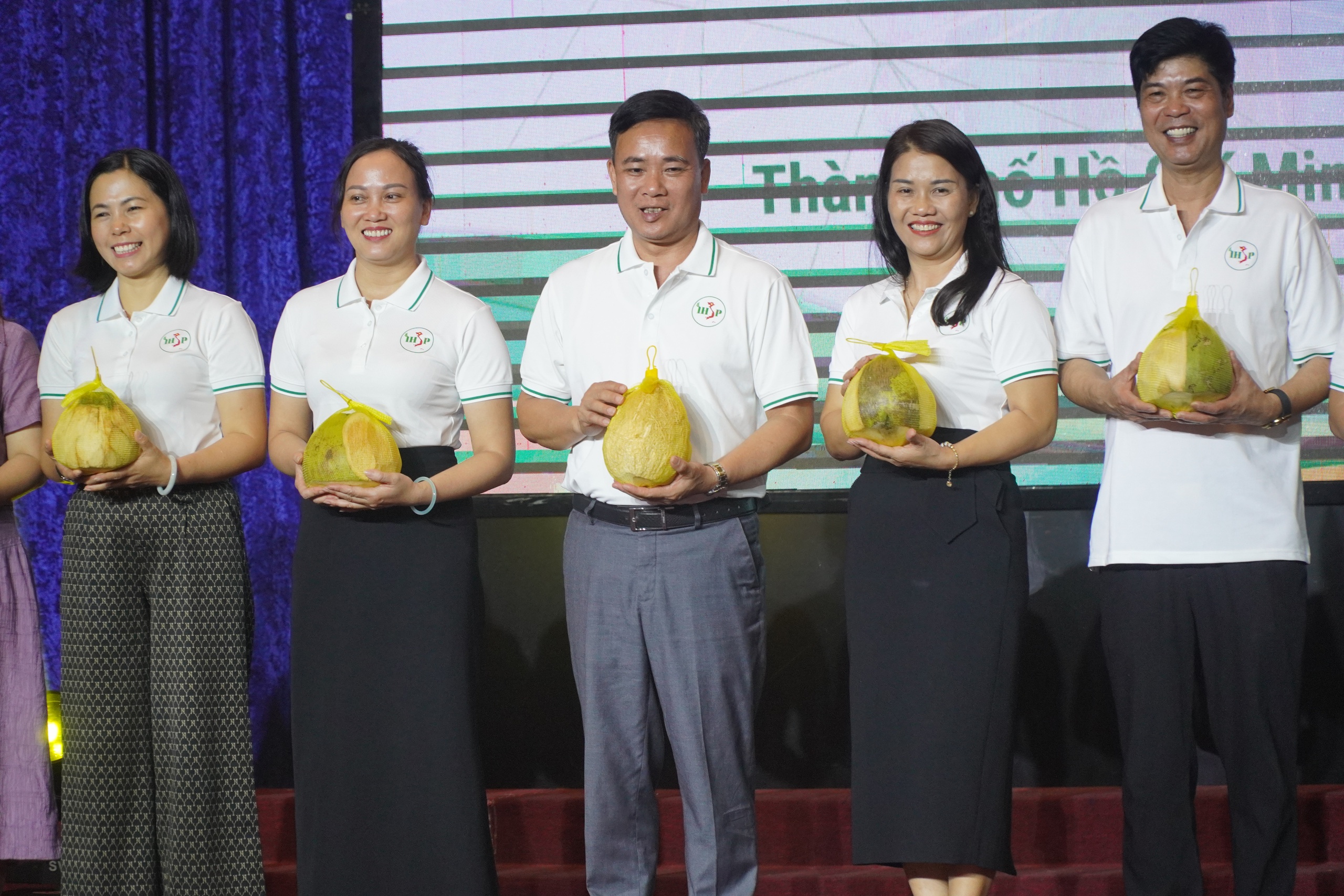 M&oacute;n qu&agrave; đ&aacute;ng y&ecirc;u trong ng&agrave;y ra mắt CLB c&aacute;c Trường Thực h&agrave;nh Sư phạm - Ảnh 2.