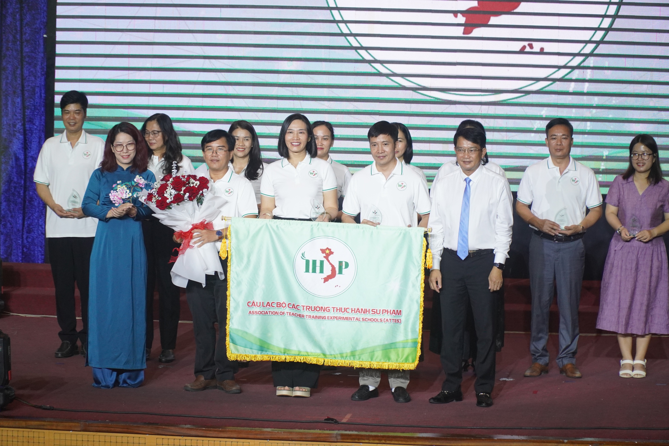 M&oacute;n qu&agrave; đ&aacute;ng y&ecirc;u trong ng&agrave;y ra mắt CLB c&aacute;c Trường Thực h&agrave;nh Sư phạm - Ảnh 4.