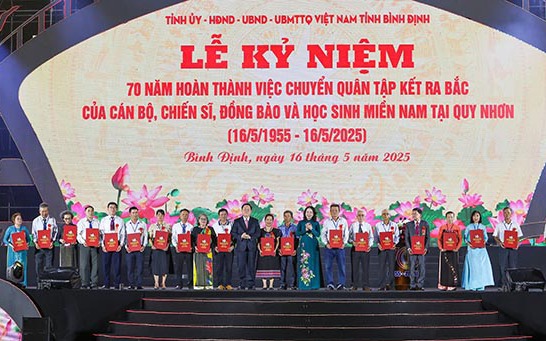 Bình Định long trọng kỷ niệm 70 năm chuyển quân tập kết ra Bắc