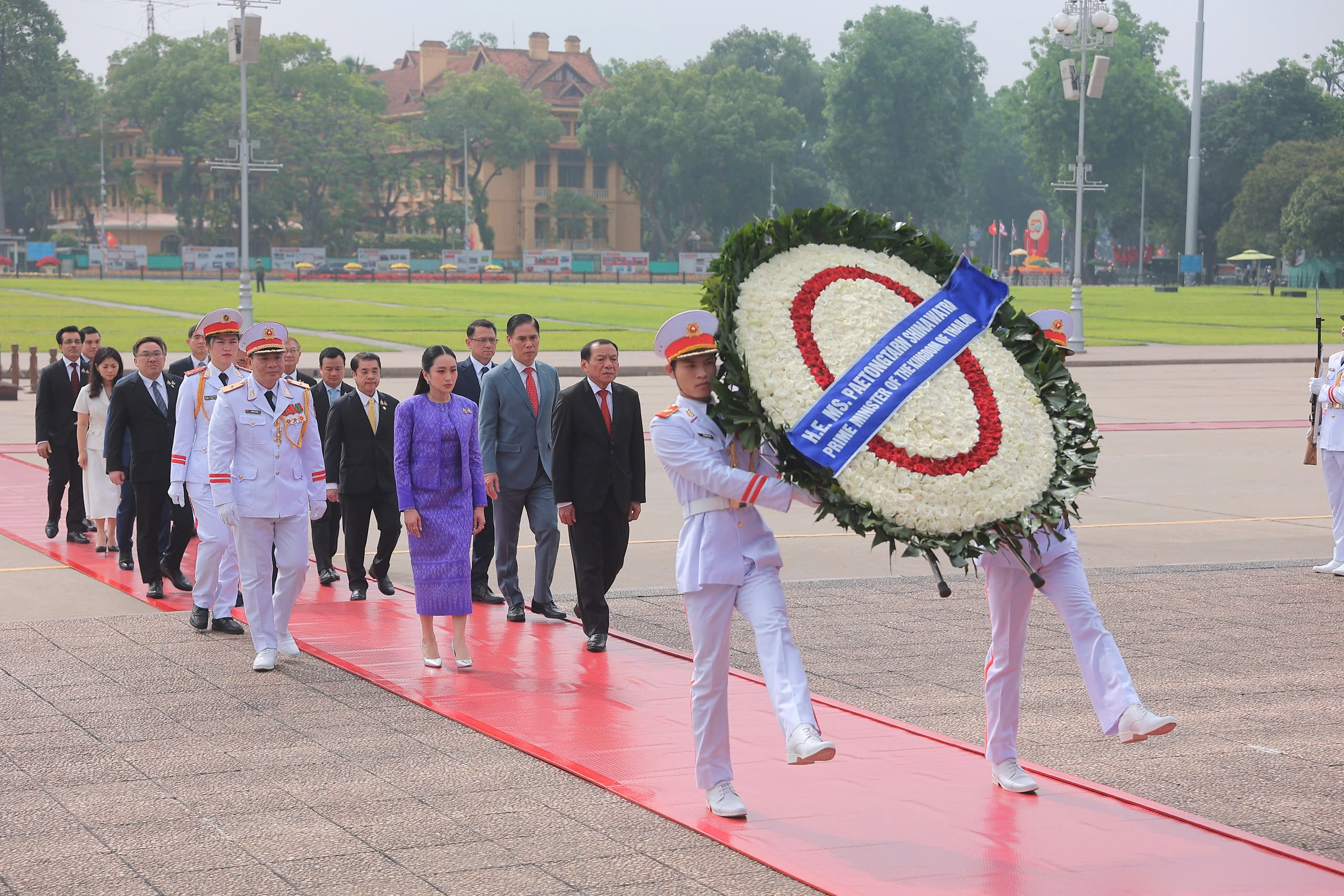 Thủ tướng Thái Lan Paetongtarn Shinawatra viếng Chủ tịch Hồ Chí Minh- Ảnh 3.