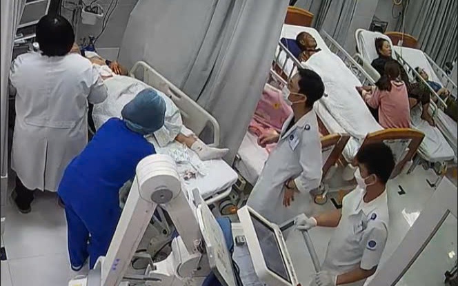 TP HCM: Cứu sống 2 sinh viên bị đâm nguy kịch