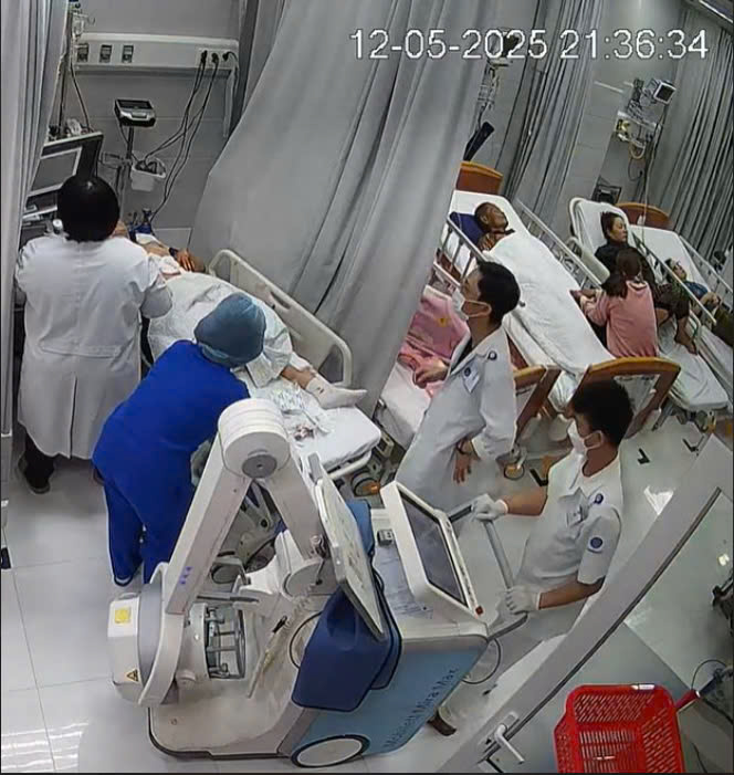 K&iacute;ch hoạt "b&aacute;o động đỏ", cứu sống 2 sinh vi&ecirc;n bị đ&acirc;m hơn 20 nh&aacute;t - Ảnh 1.