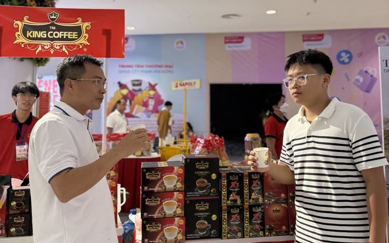 Tràn ngập khuyến mãi tại chương trình "Tôn vinh cà phê, trà Việt"