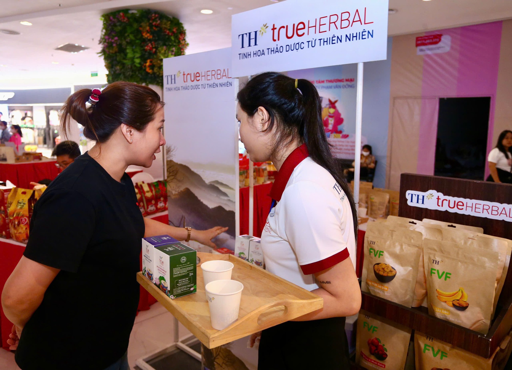 Tr&agrave;n ngập khuyến m&atilde;i tại chương tr&igrave;nh "T&ocirc;n vinh c&agrave; ph&ecirc;, tr&agrave; Việt" - Ảnh 7.