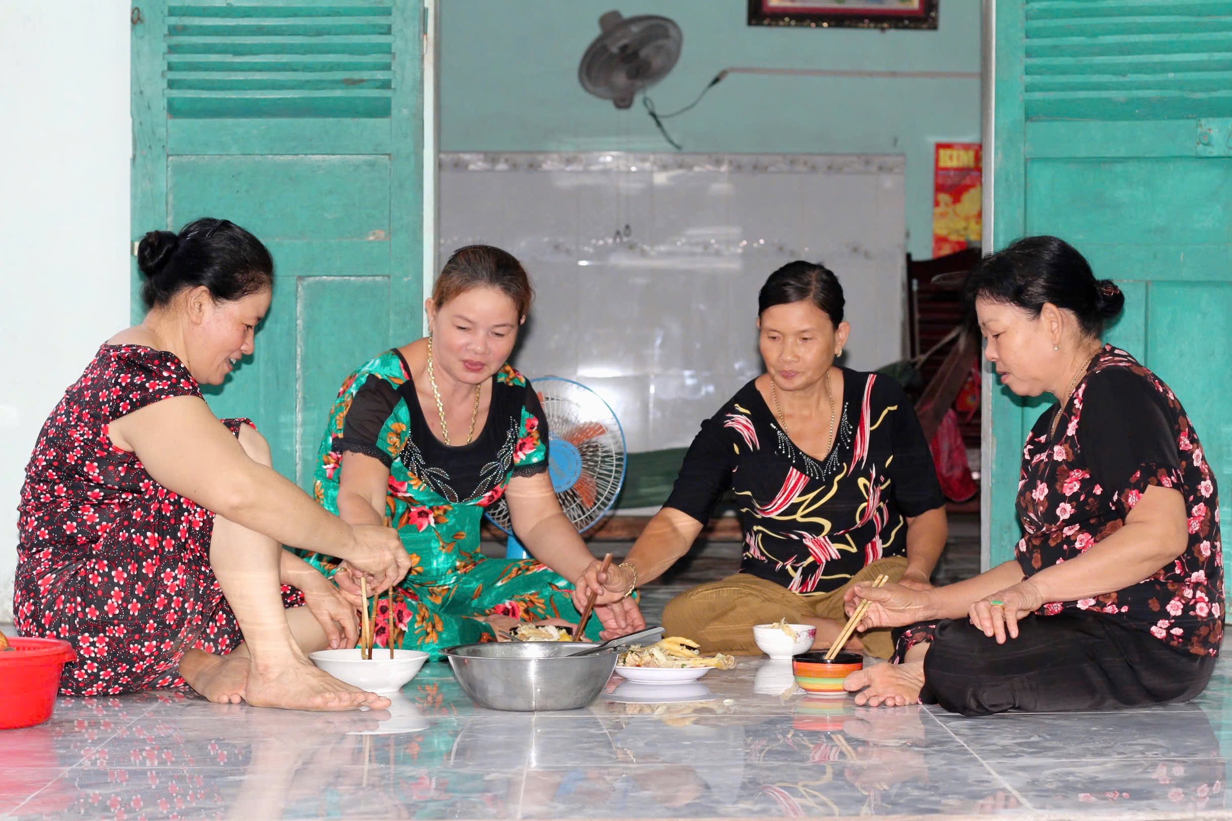 Tình chị em gái- Ảnh 1.