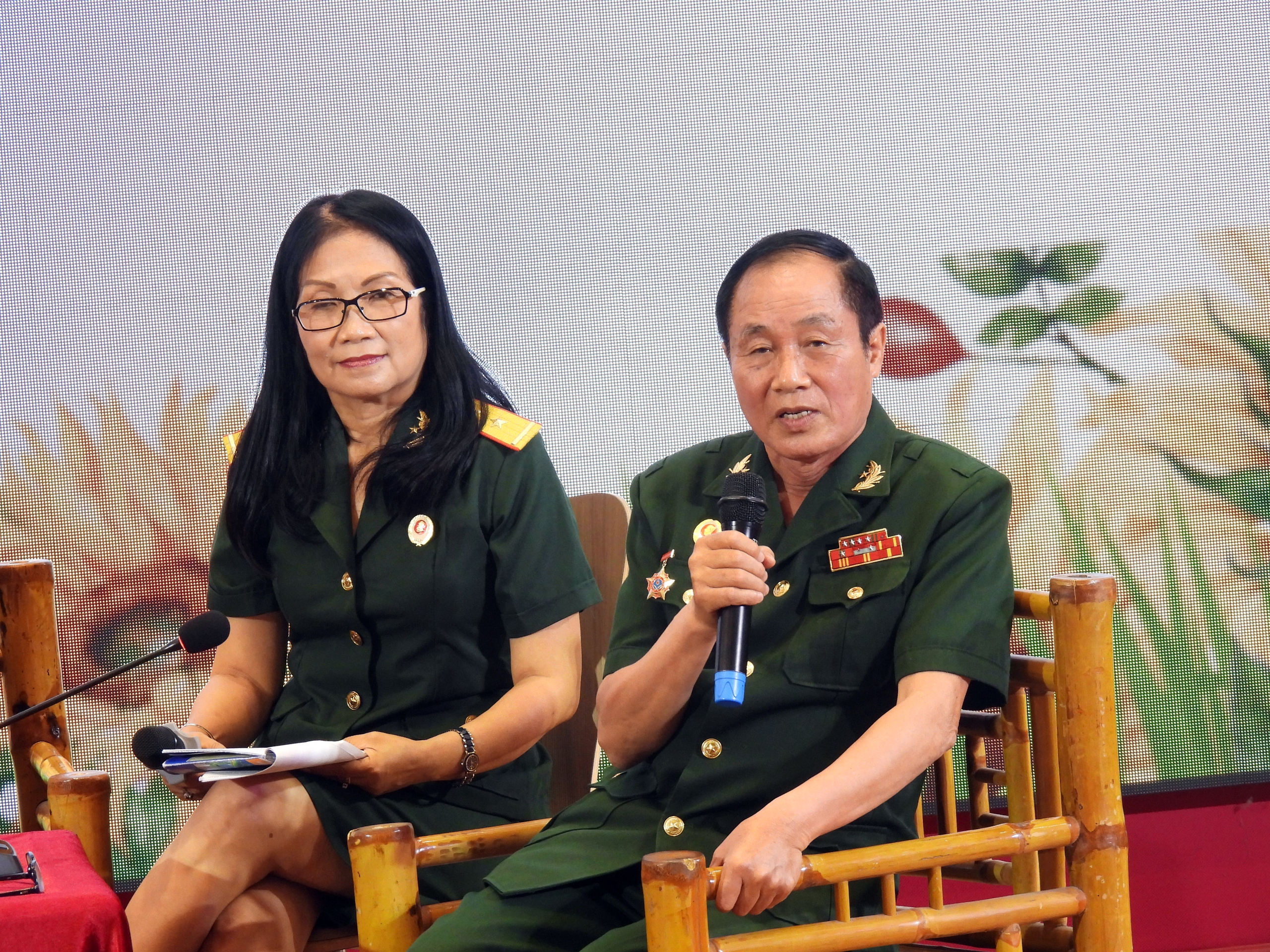 Các cựu chiến sĩ Biệt động Sài Gòn giao lưu với sinh viên Trường ĐH Cửu Long- Ảnh 2.